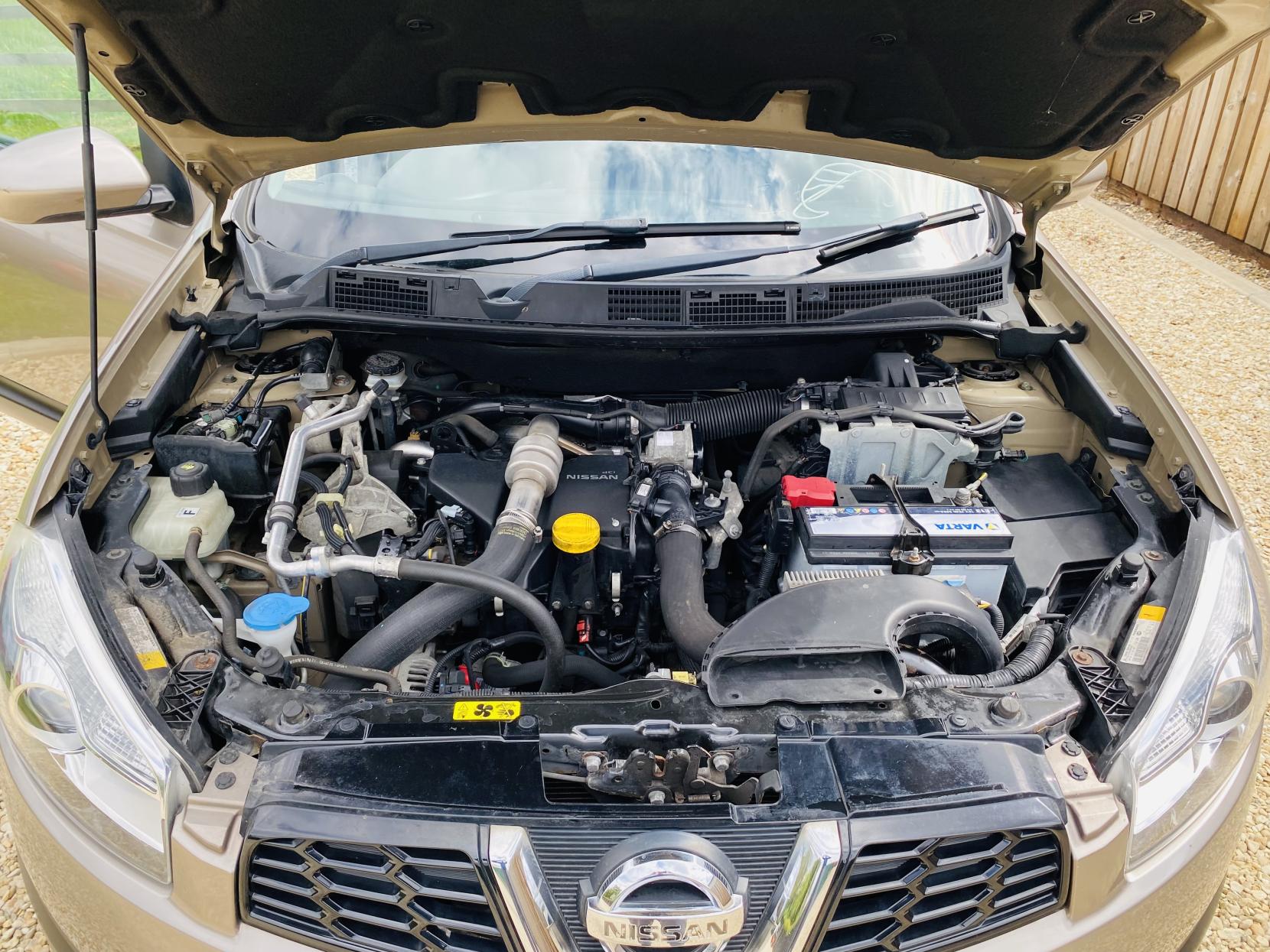 Nissan Qashqai 1.5 dCi n-tec SUV 5dr Diesel Manual 2WD Euro 5 (110 ps)