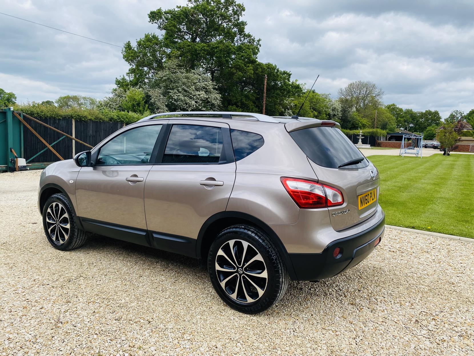 Nissan Qashqai 1.5 dCi n-tec SUV 5dr Diesel Manual 2WD Euro 5 (110 ps)