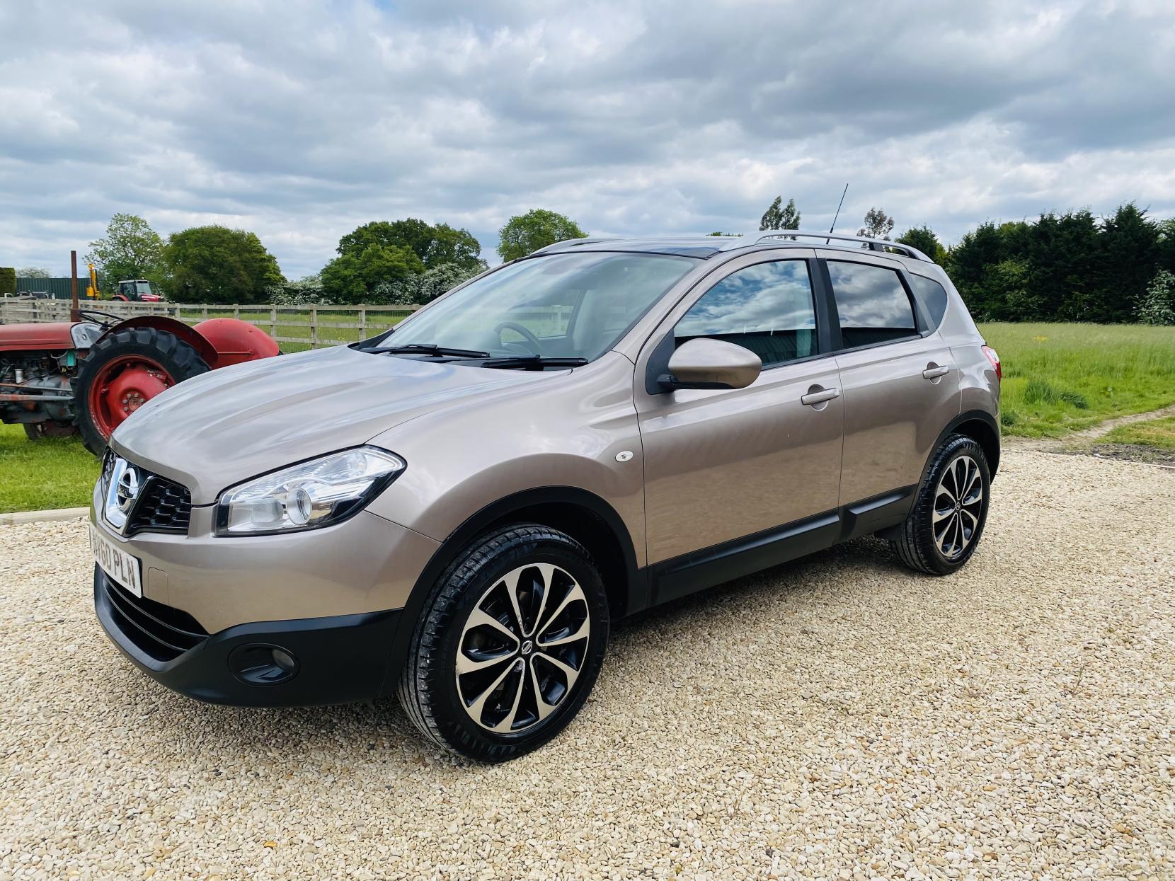 Nissan Qashqai 1.5 dCi n-tec SUV 5dr Diesel Manual 2WD Euro 5 (110 ps)