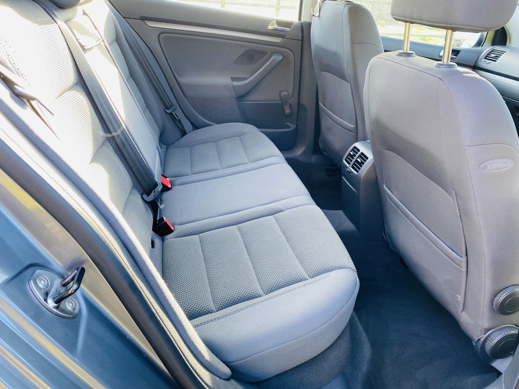 Volkswagen Golf 1.6 FSI SE Hatchback 5dr Petrol Automatic (178 g/km, 113 bhp)