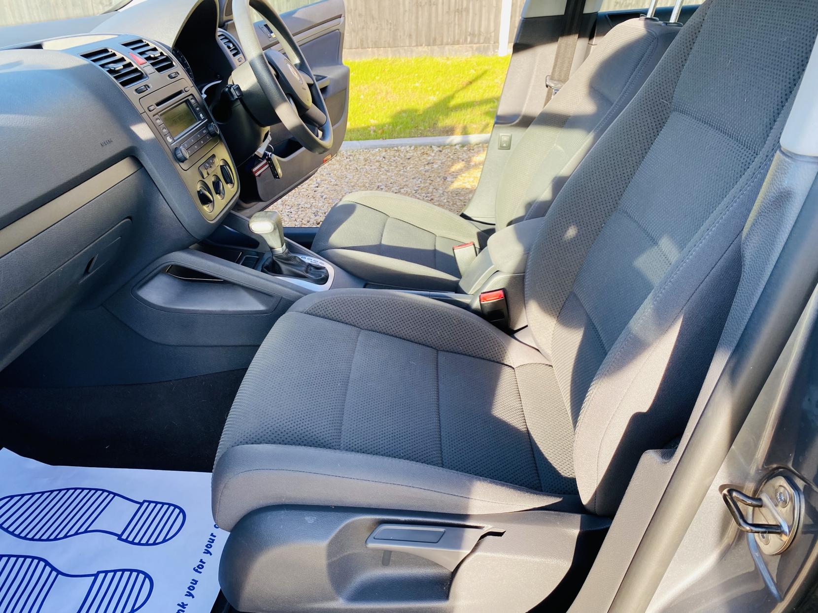 Volkswagen Golf 1.6 FSI SE Hatchback 5dr Petrol Automatic (178 g/km, 113 bhp)