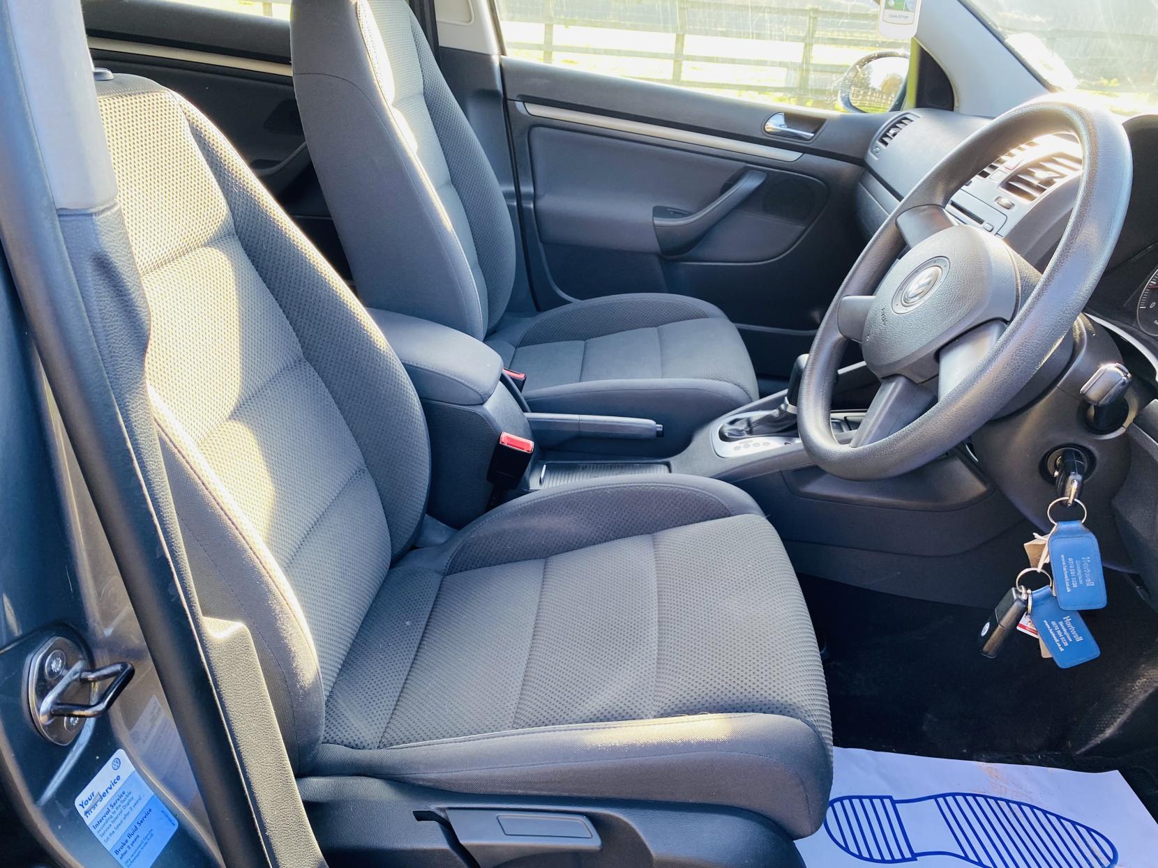 Volkswagen Golf 1.6 FSI SE Hatchback 5dr Petrol Automatic (178 g/km, 113 bhp)