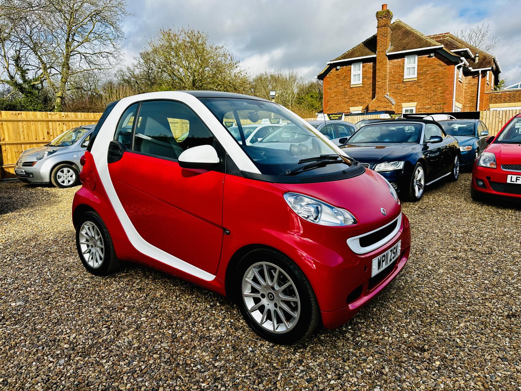 Smart fortwo 1.0 MHD Passion Coupe 2dr Petrol SoftTouch Euro 5 (s/s) (71 bhp)