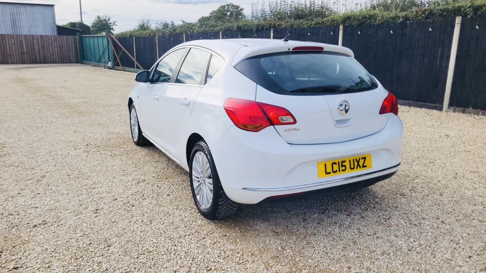 Vauxhall Astra 1.4i Excite Hatchback 5dr Petrol Manual Euro 6 (100 ps)