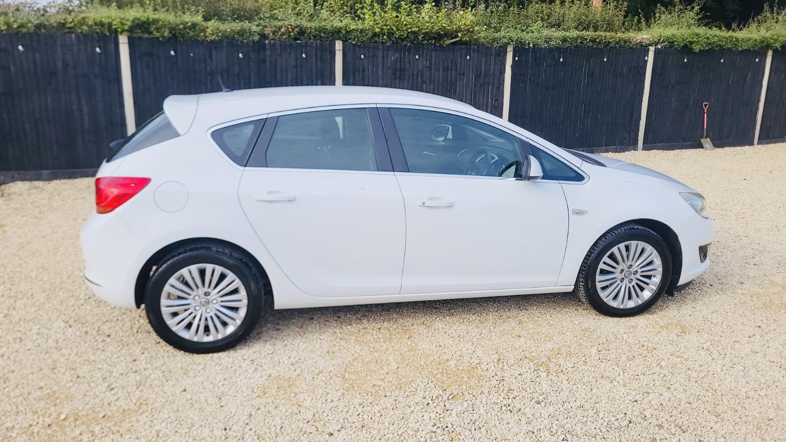 Vauxhall Astra 1.4i Excite Hatchback 5dr Petrol Manual Euro 6 (100 ps)