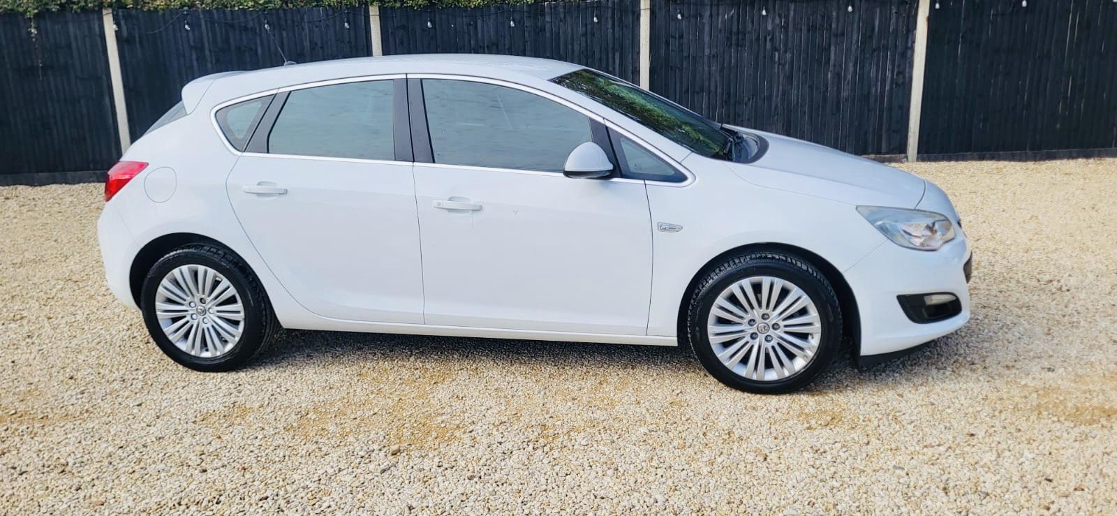 Vauxhall Astra 1.4i Excite Hatchback 5dr Petrol Manual Euro 6 (100 ps)