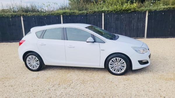 Vauxhall Astra 1.4i Excite Hatchback 5dr Petrol Manual Euro 6 (100 ps)