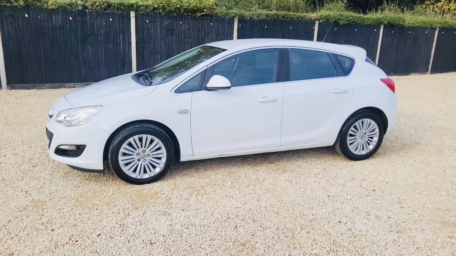 Vauxhall Astra 1.4i Excite Hatchback 5dr Petrol Manual Euro 6 (100 ps)