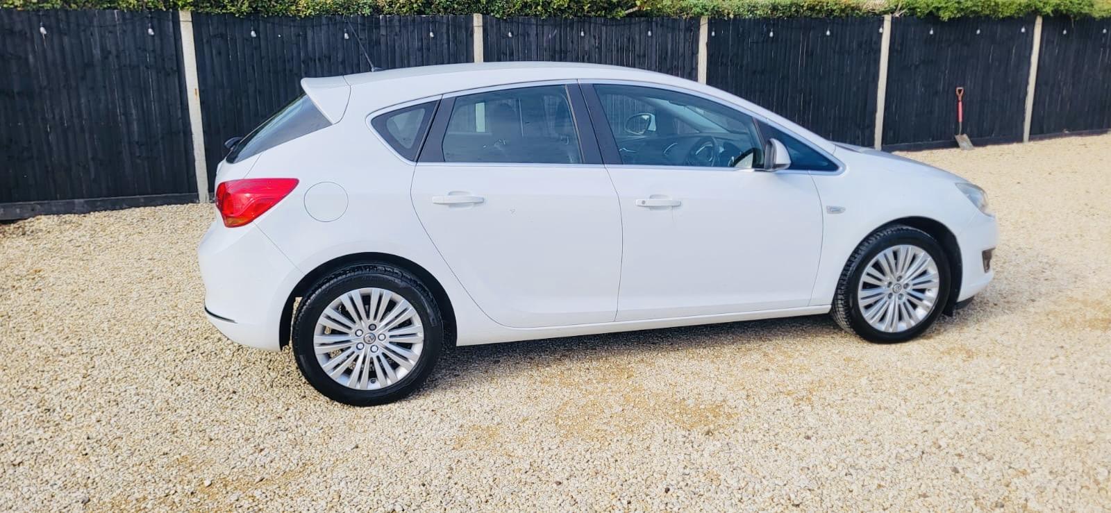 Vauxhall Astra 1.4i Excite Hatchback 5dr Petrol Manual Euro 6 (100 ps)