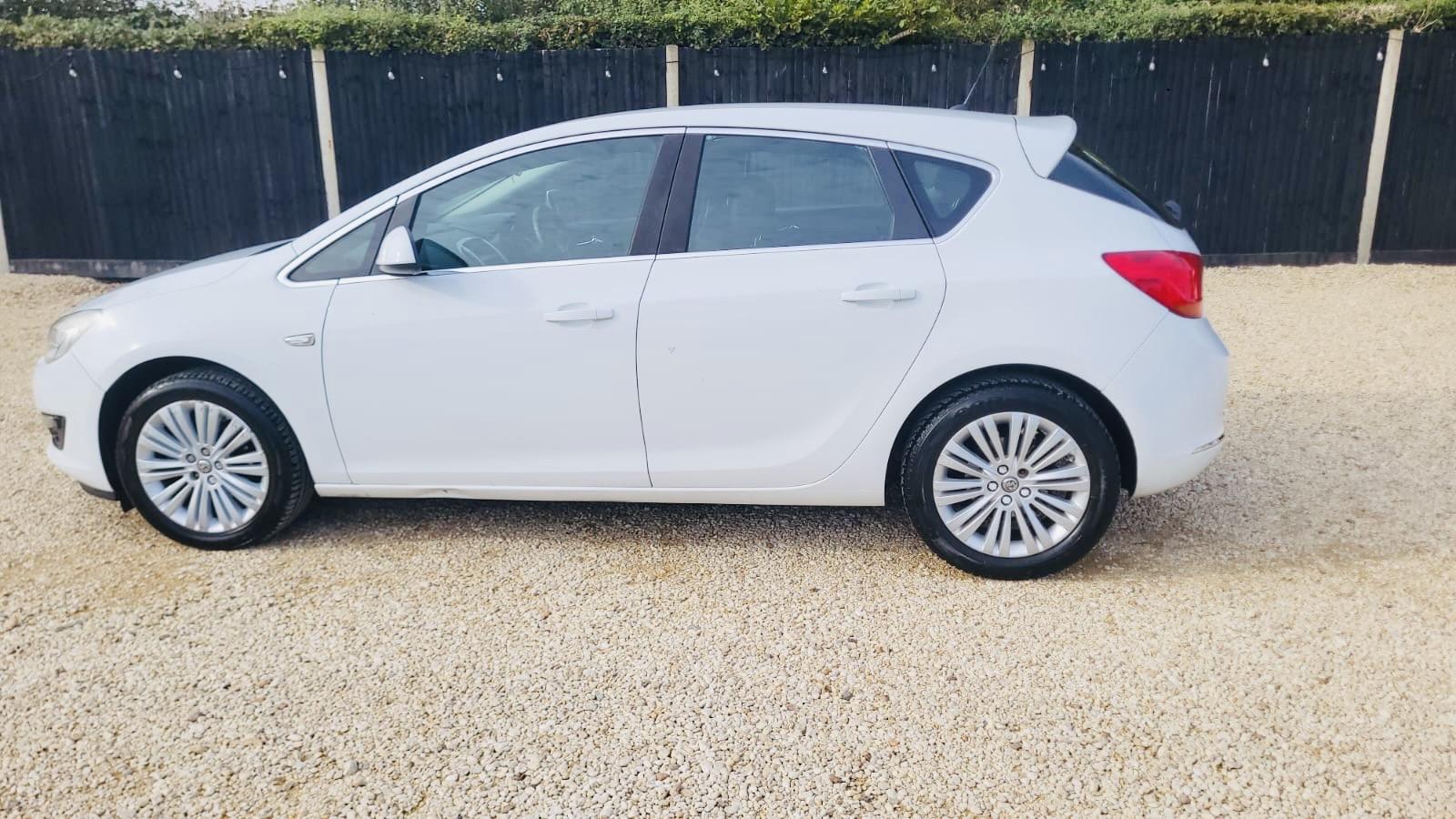 Vauxhall Astra 1.4i Excite Hatchback 5dr Petrol Manual Euro 6 (100 ps)