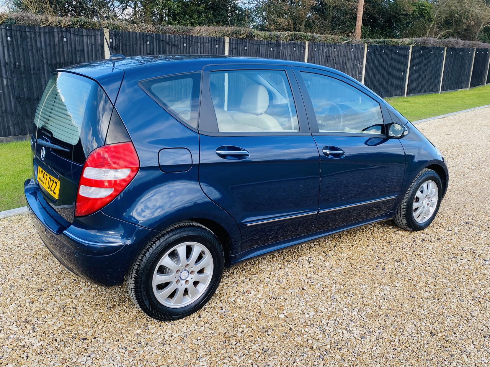 Mercedes-Benz A Class 1.7 A170 Elegance SE Hatchback 5dr Petrol CVT (157 g/km, 116 bhp)