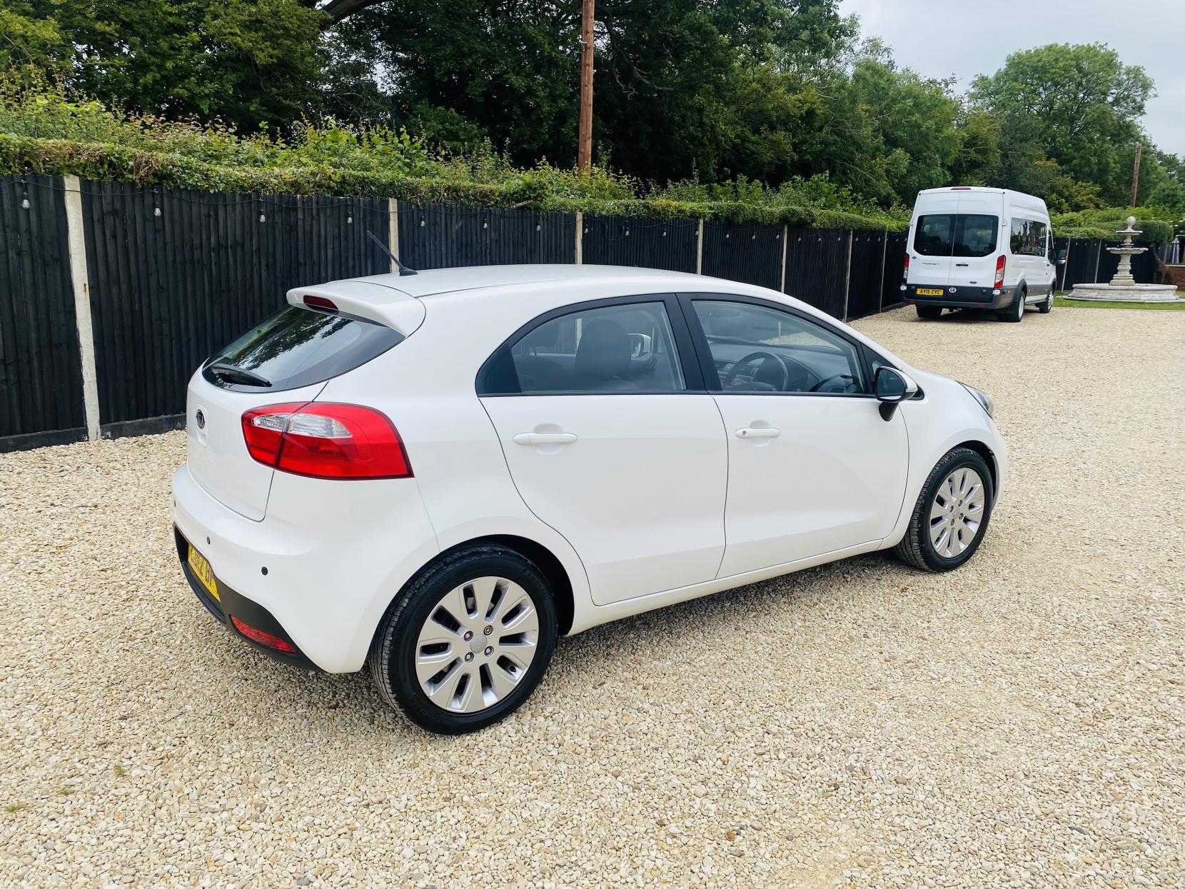 Kia Rio 1.4 2 Hatchback 5dr Petrol Auto Euro 5 (107 bhp)