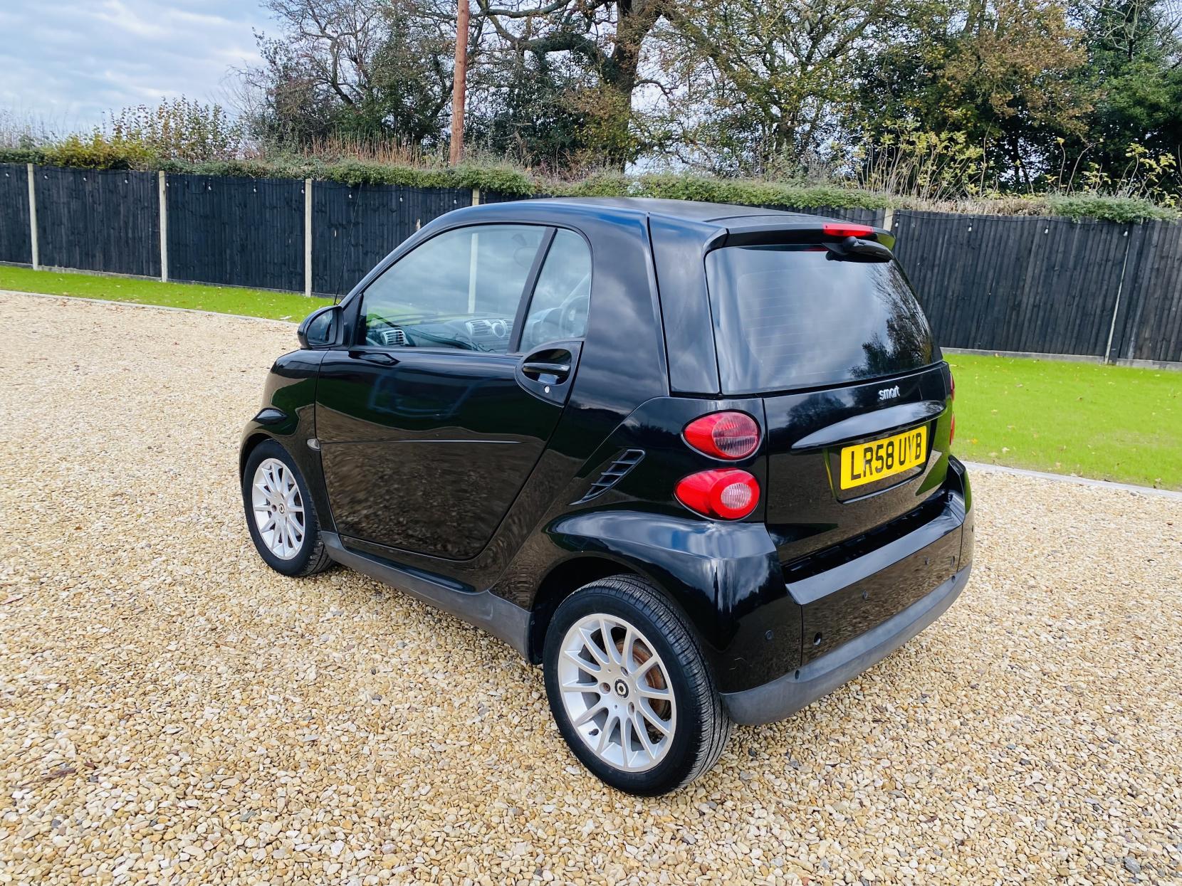 Smart fortwo 1.0 Passion Coupe 2dr Petrol Auto Euro 4 (71 bhp)