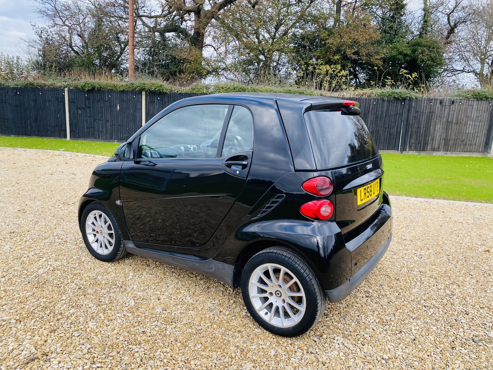 Smart fortwo 1.0 Passion Coupe 2dr Petrol Auto Euro 4 (71 bhp)