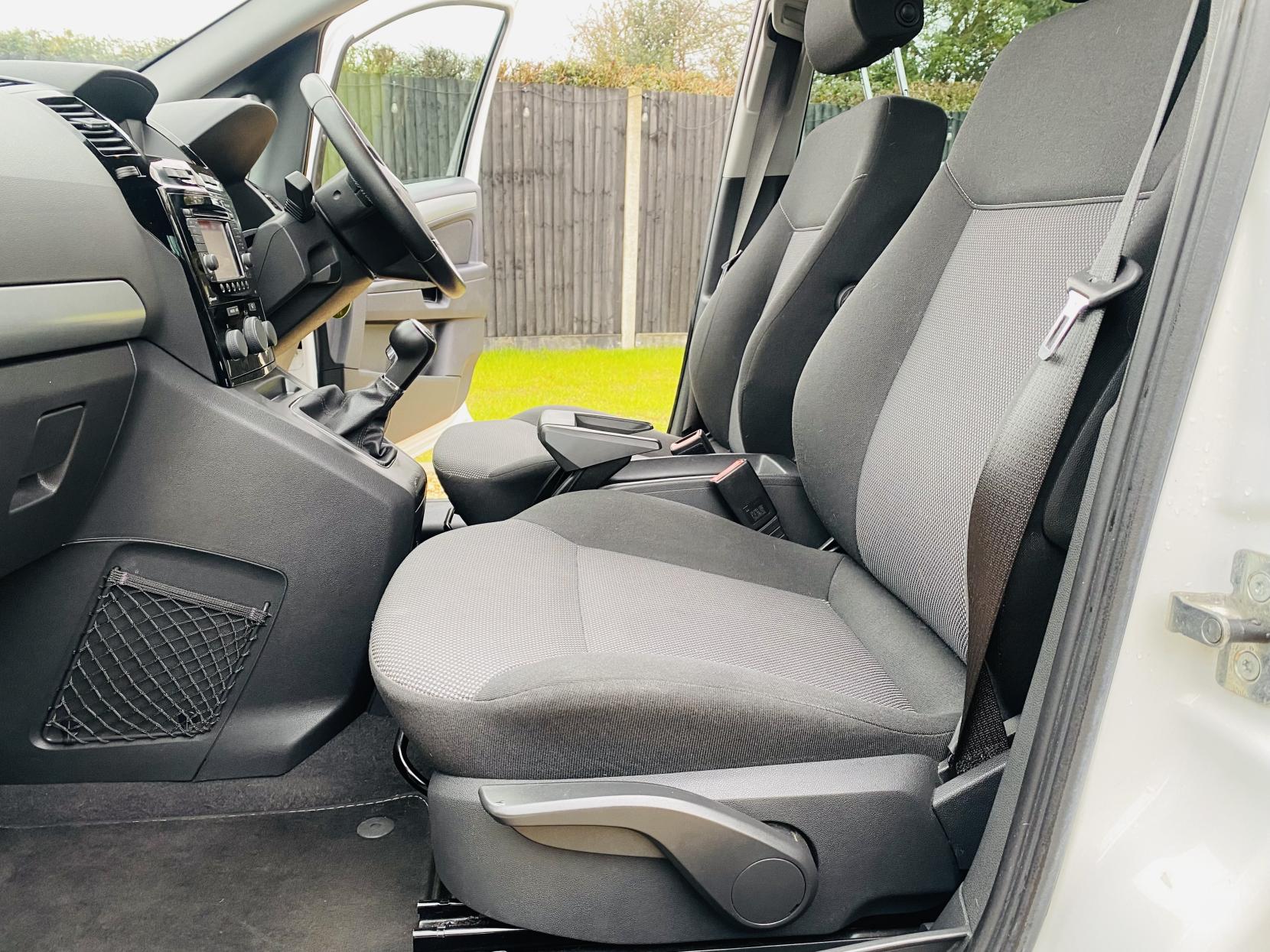 Vauxhall Zafira 1.8 16V Design MPV 5dr Petrol Manual Euro 5 (SNav) (140 ps)