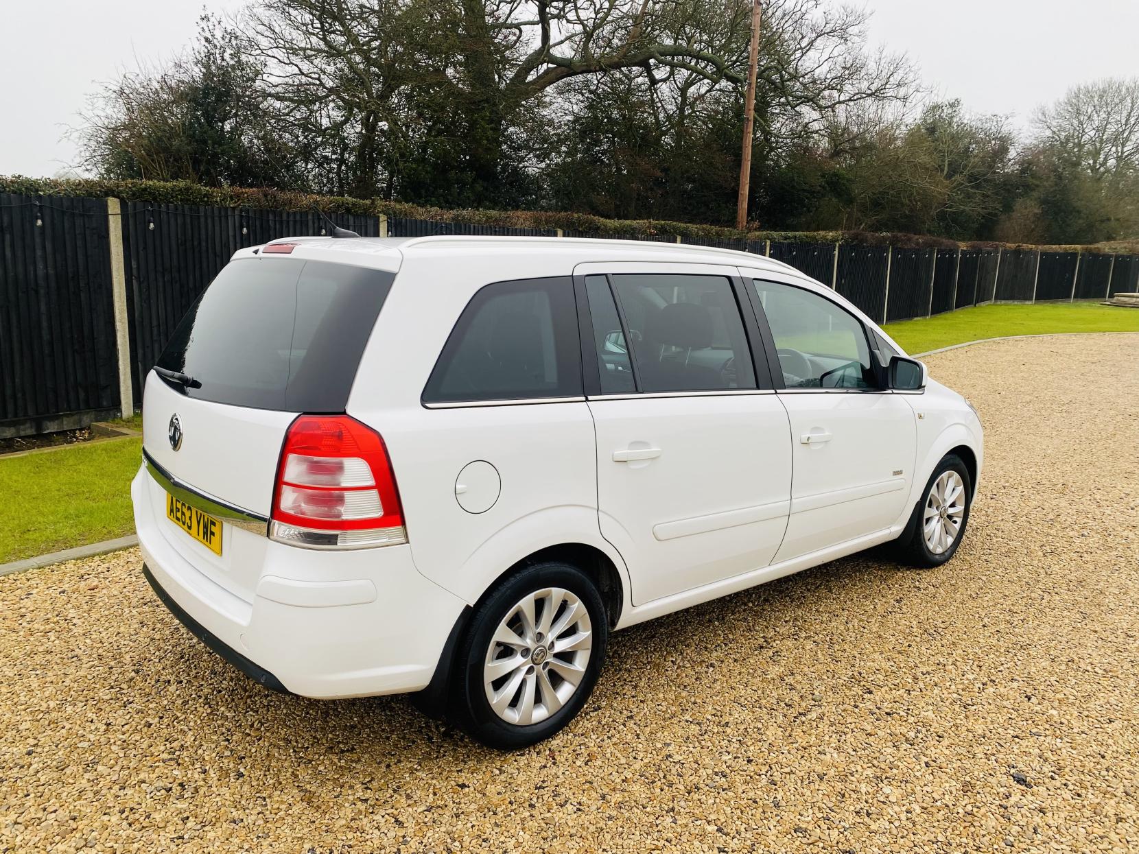 Vauxhall Zafira 1.8 16V Design MPV 5dr Petrol Manual Euro 5 (SNav) (140 ps)