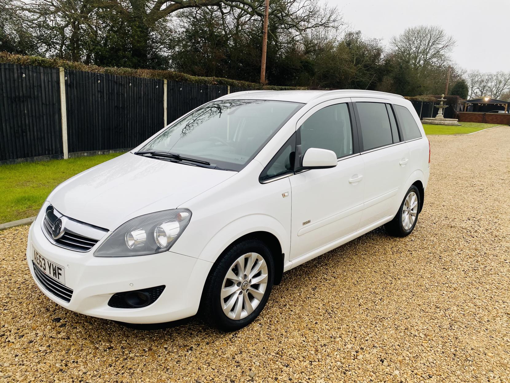 Vauxhall Zafira 1.8 16V Design MPV 5dr Petrol Manual Euro 5 (SNav) (140 ps)