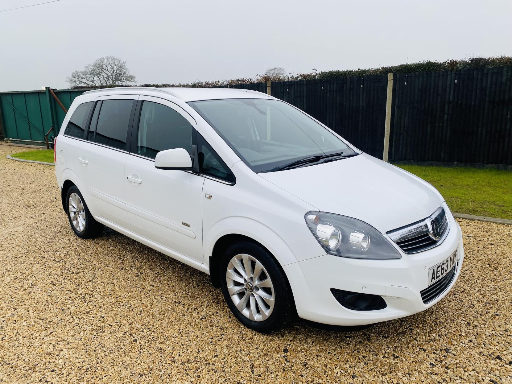 Vauxhall Zafira 1.8 16V Design MPV 5dr Petrol Manual Euro 5 (SNav) (140 ps)