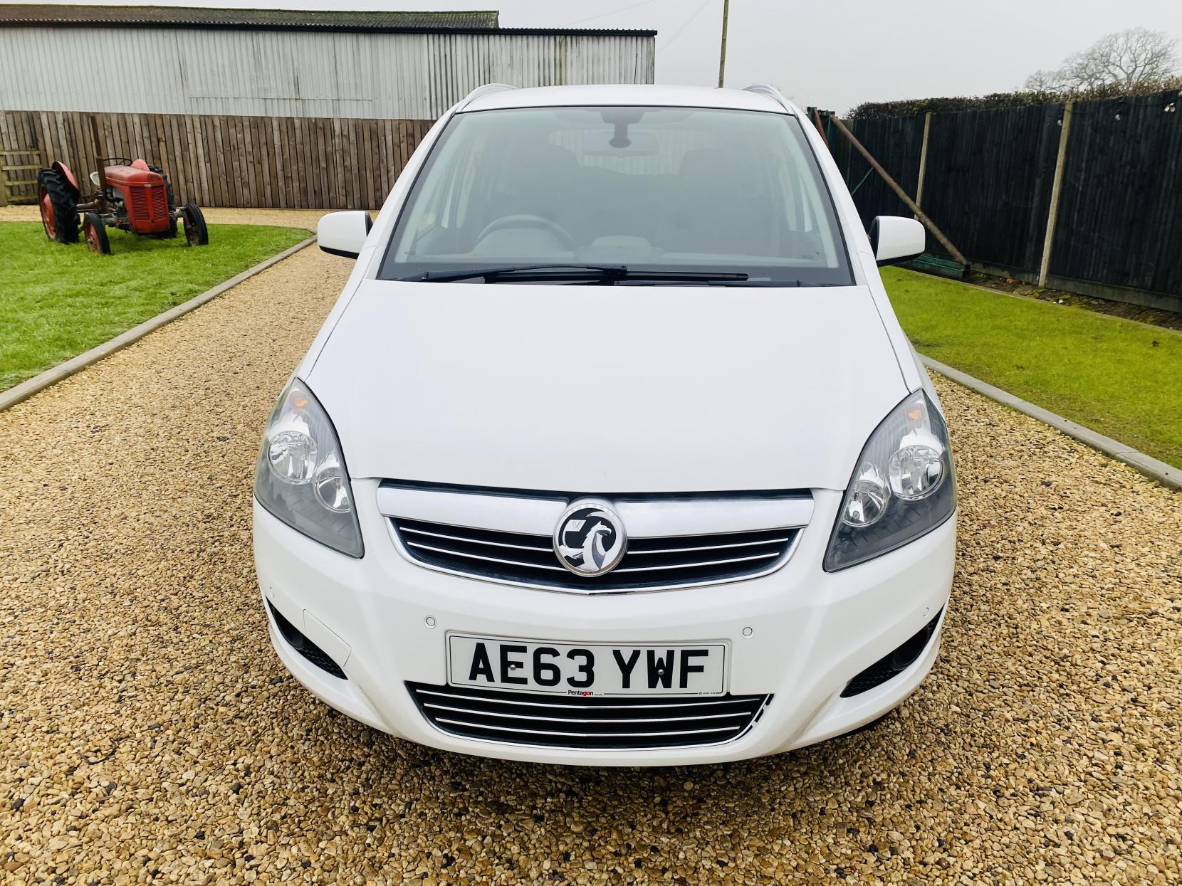 Vauxhall Zafira 1.8 16V Design MPV 5dr Petrol Manual Euro 5 (SNav) (140 ps)