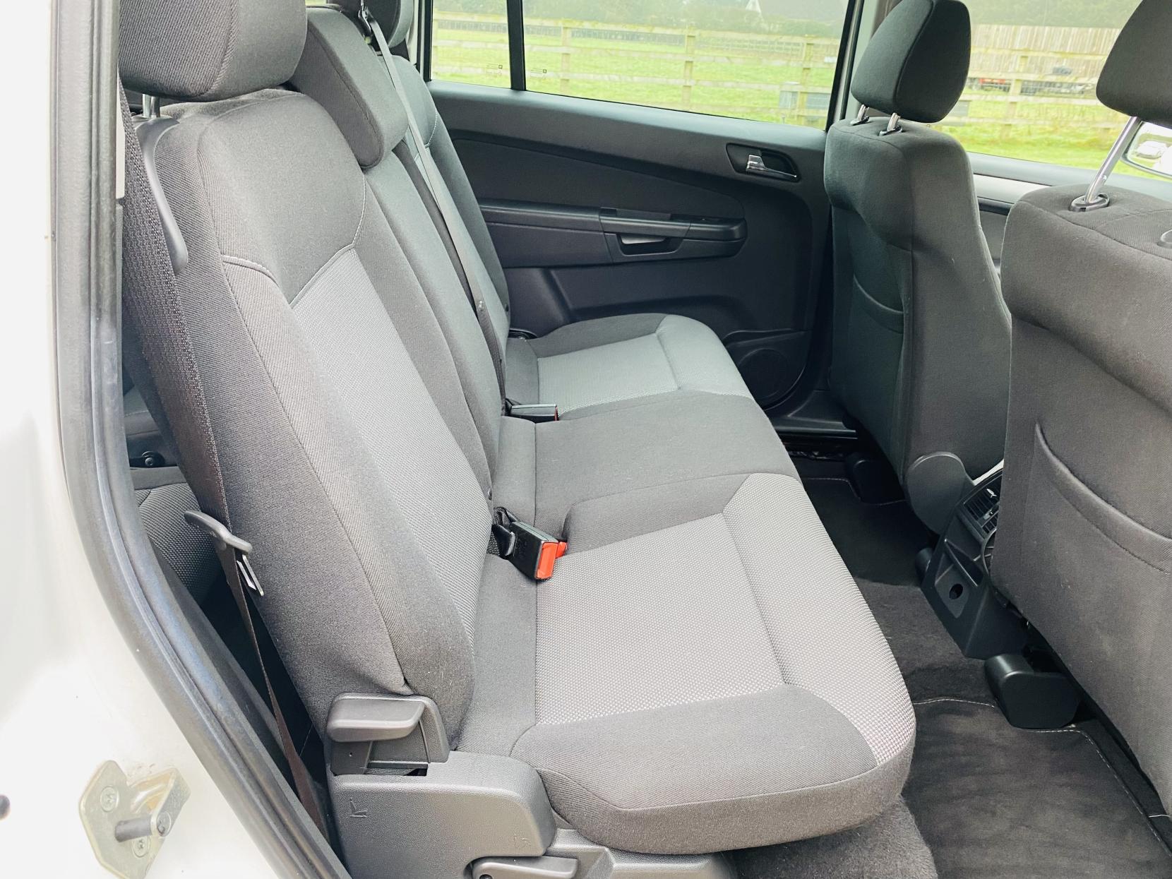 Vauxhall Zafira 1.8 16V Design MPV 5dr Petrol Manual Euro 5 (SNav) (140 ps)