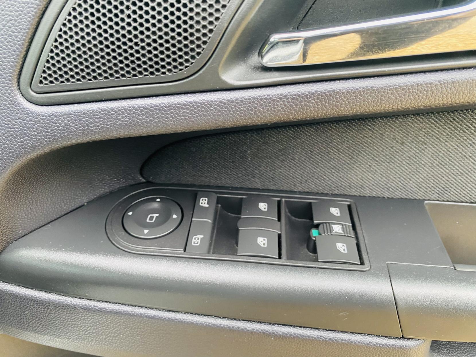 Vauxhall Zafira 1.8 16V Design MPV 5dr Petrol Manual Euro 5 (SNav) (140 ps)