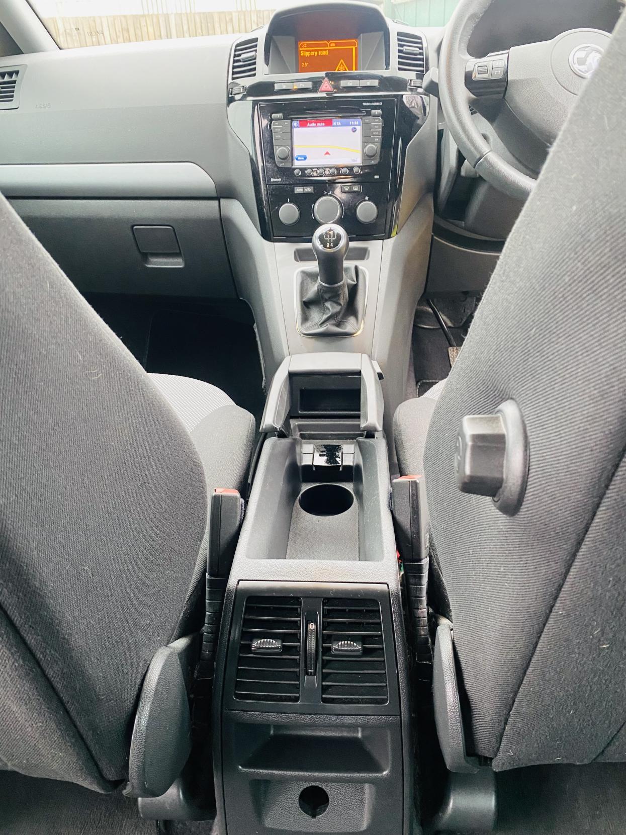 Vauxhall Zafira 1.8 16V Design MPV 5dr Petrol Manual Euro 5 (SNav) (140 ps)