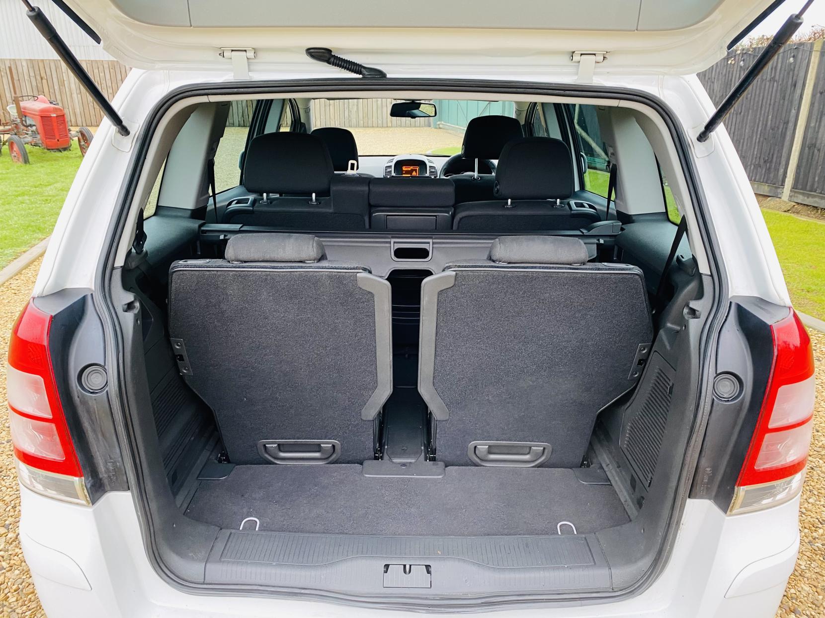 Vauxhall Zafira 1.8 16V Design MPV 5dr Petrol Manual Euro 5 (SNav) (140 ps)