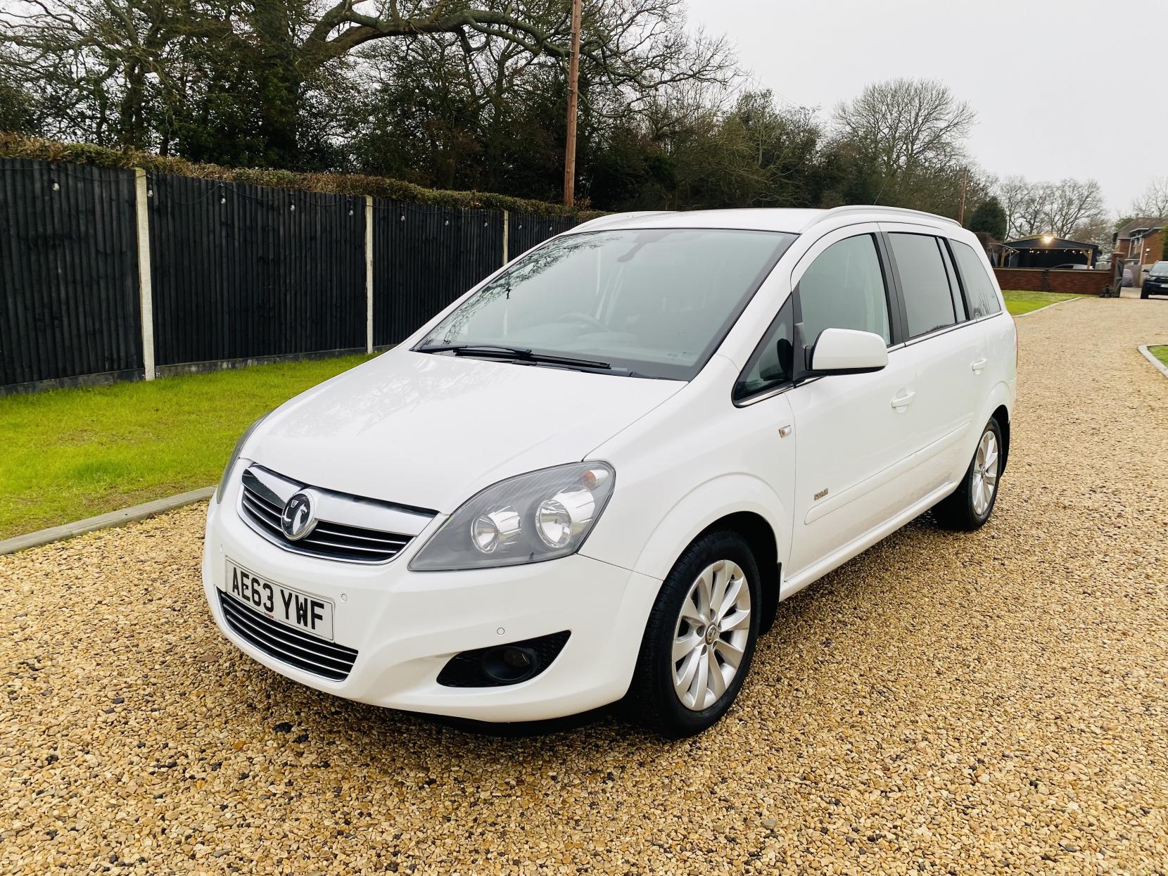 Vauxhall Zafira 1.8 16V Design MPV 5dr Petrol Manual Euro 5 (SNav) (140 ps)