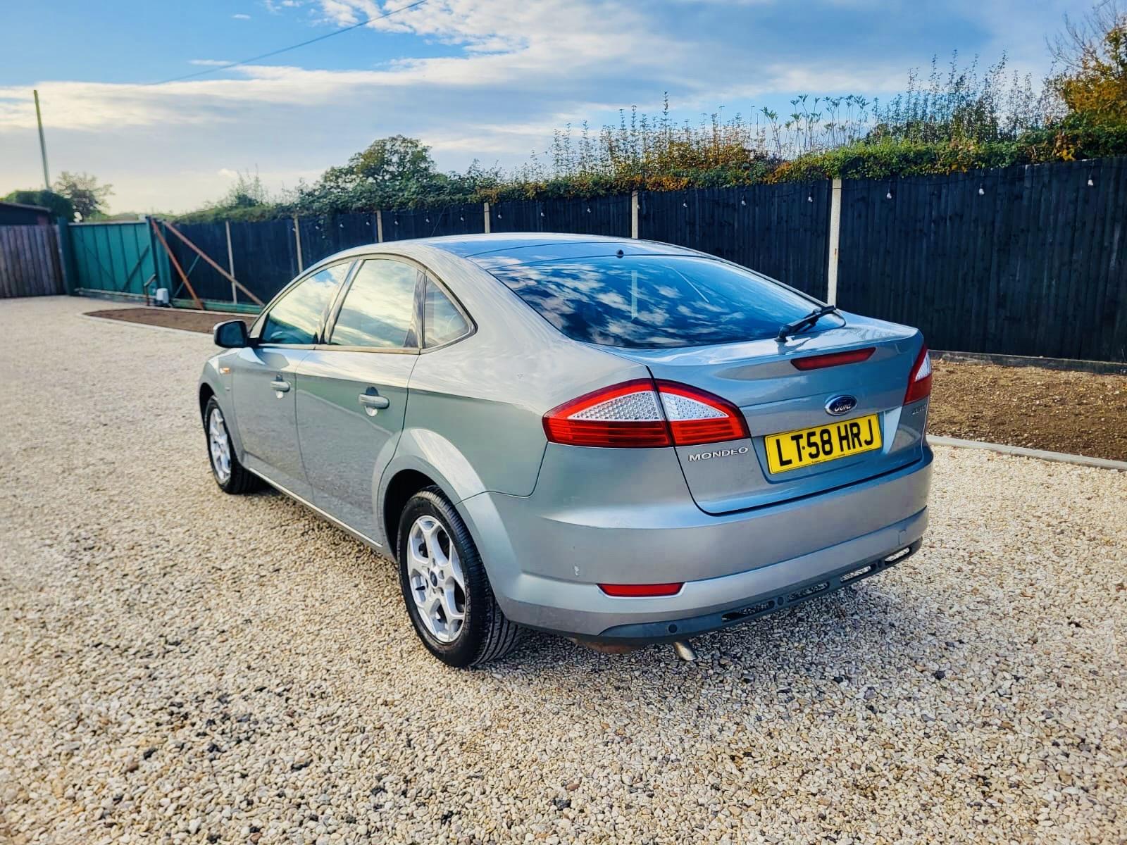 Ford Mondeo 2.0 Zetec Hatchback 5dr Petrol Manual (189 g/km, 143 bhp)