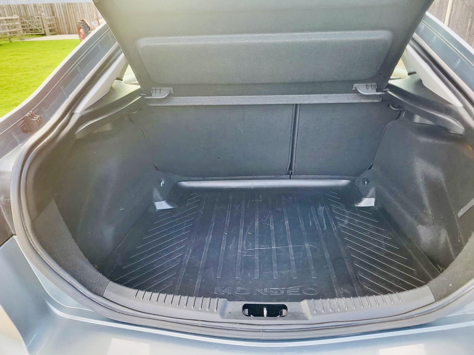 Ford Mondeo 2.0 Zetec Hatchback 5dr Petrol Manual (189 g/km, 143 bhp)