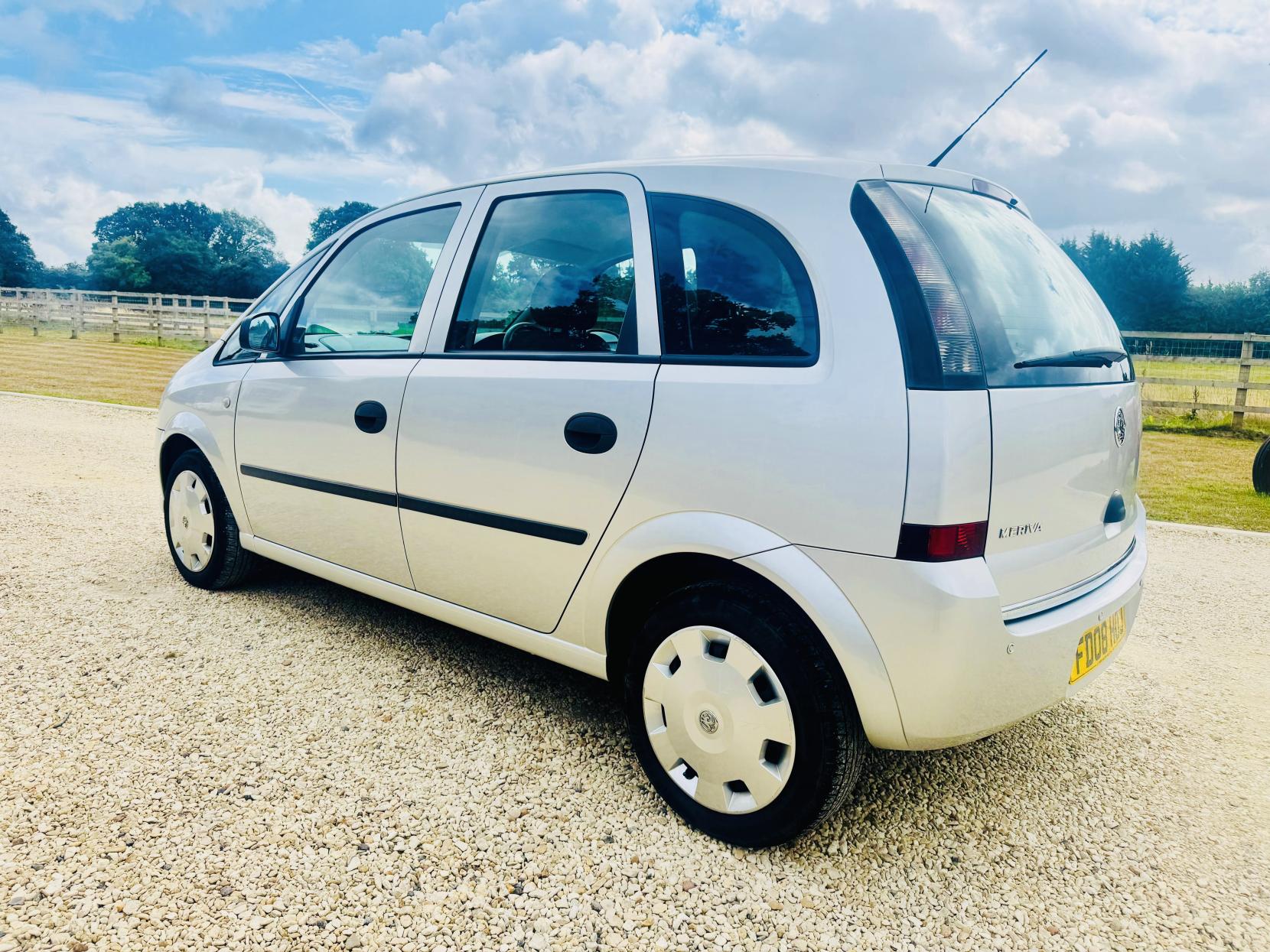 Vauxhall Meriva 1.6i 16v Life MPV 5dr Petrol Easytronic (159 g/km, 104 bhp)