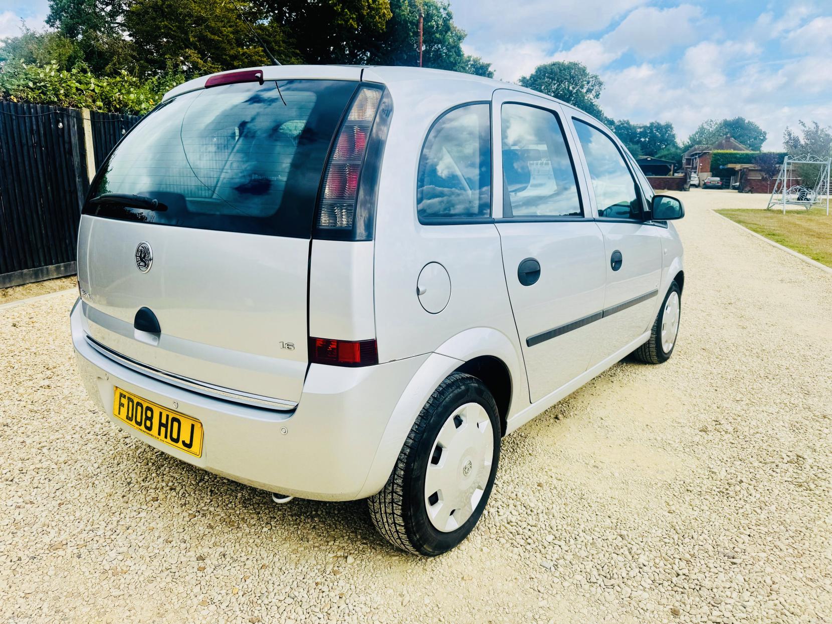 Vauxhall Meriva 1.6i 16v Life MPV 5dr Petrol Easytronic (159 g/km, 104 bhp)
