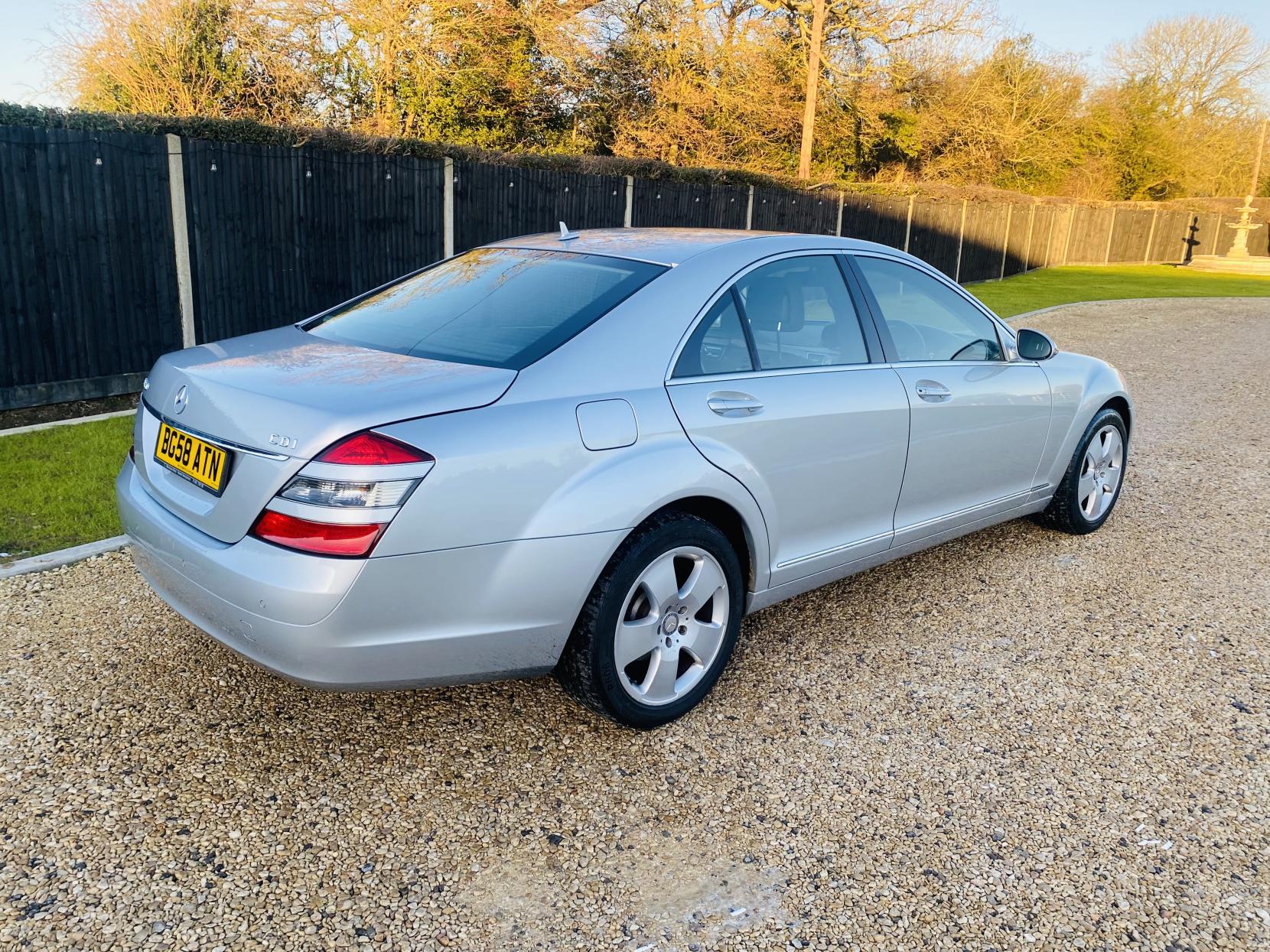 Mercedes-Benz S Class 3.0 S320 CDI V6 Saloon 4dr Diesel G-Tronic Euro 4 (231 ps)