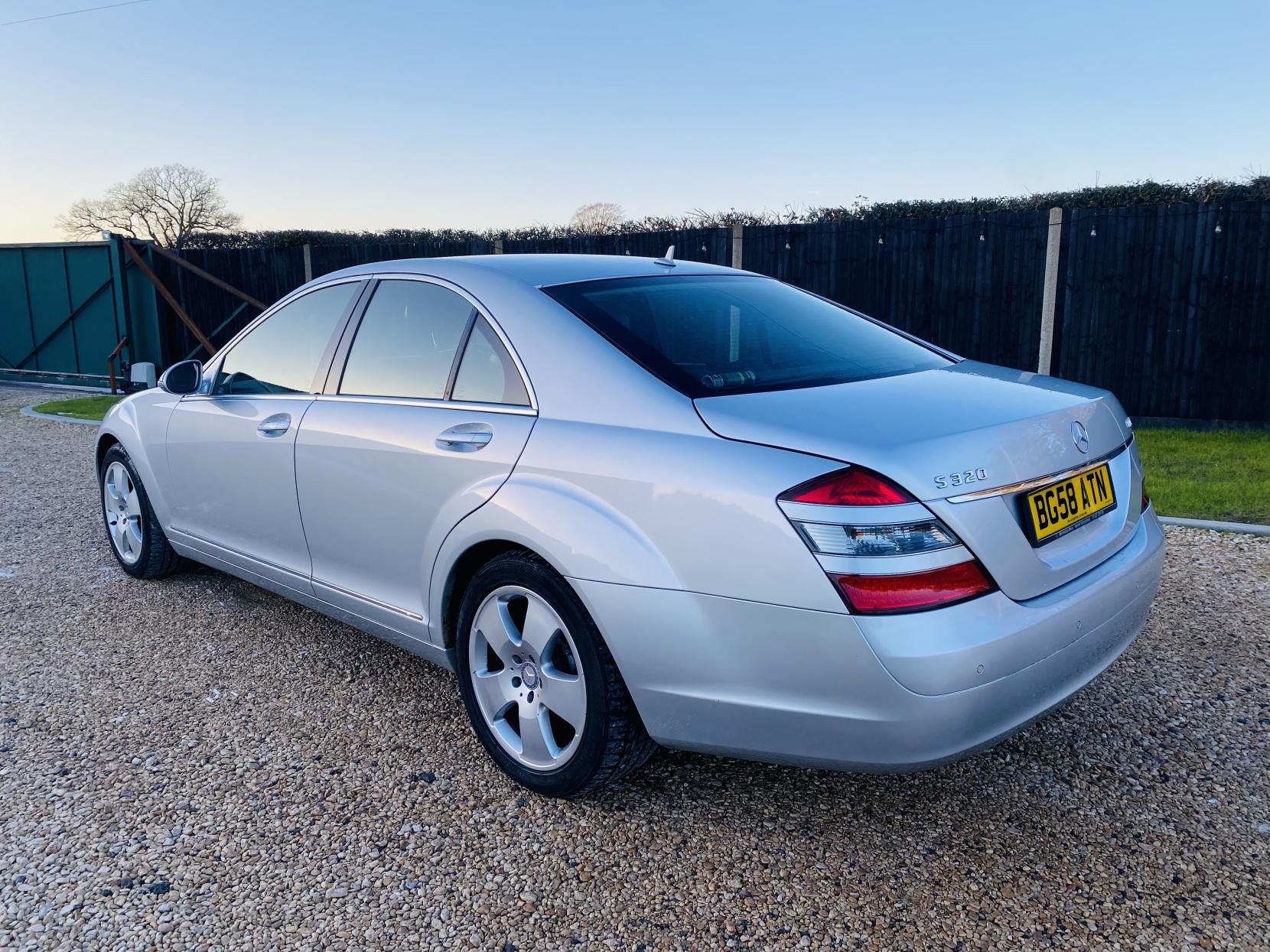 Mercedes-Benz S Class 3.0 S320 CDI V6 Saloon 4dr Diesel G-Tronic Euro 4 (231 ps)