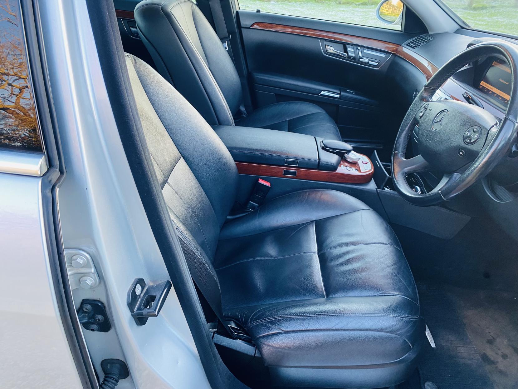 Mercedes-Benz S Class 3.0 S320 CDI V6 Saloon 4dr Diesel G-Tronic Euro 4 (231 ps)