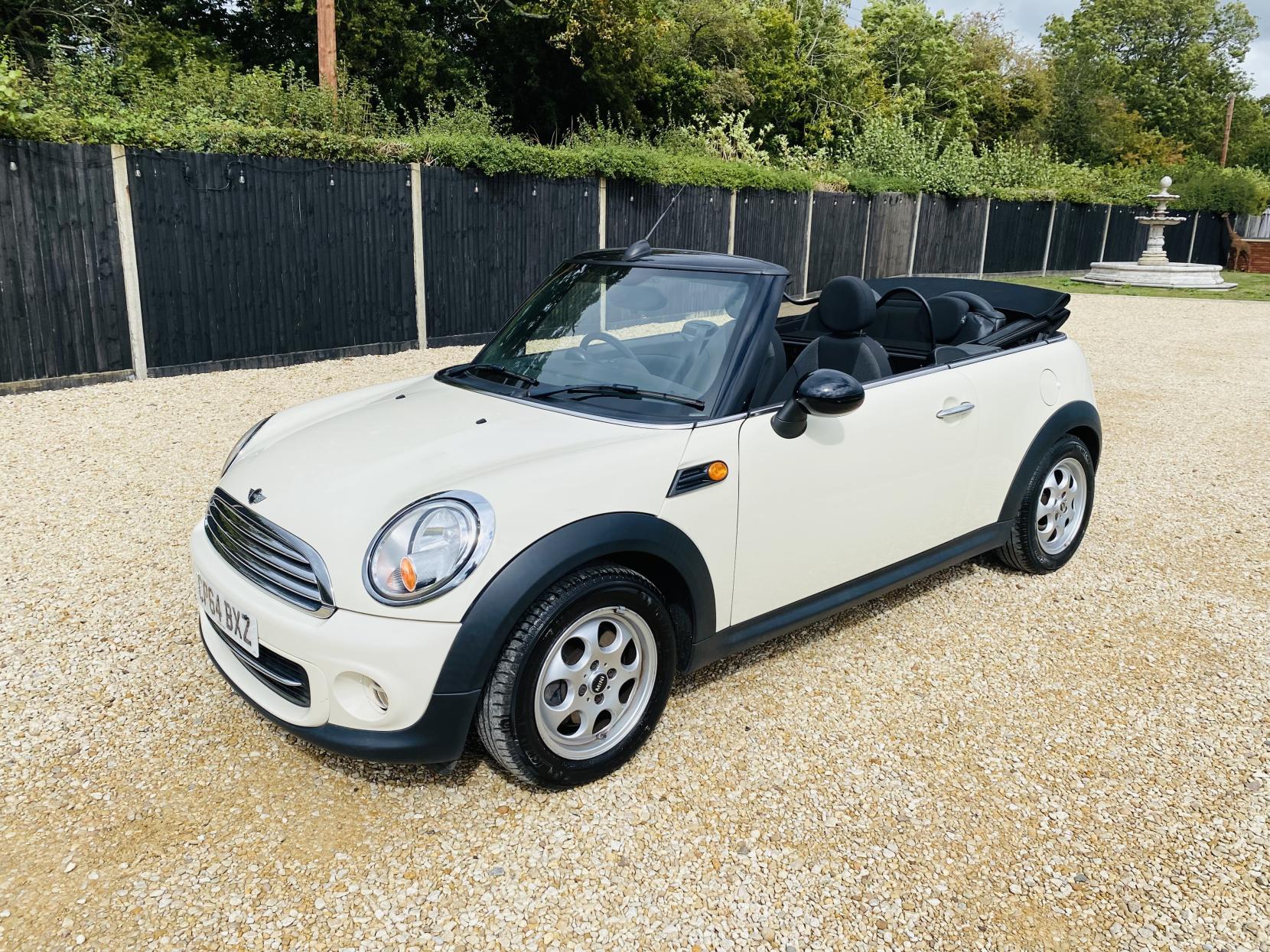 MINI Convertible 1.6 Cooper Convertible 2dr Petrol Auto Euro 6 (122 ps)