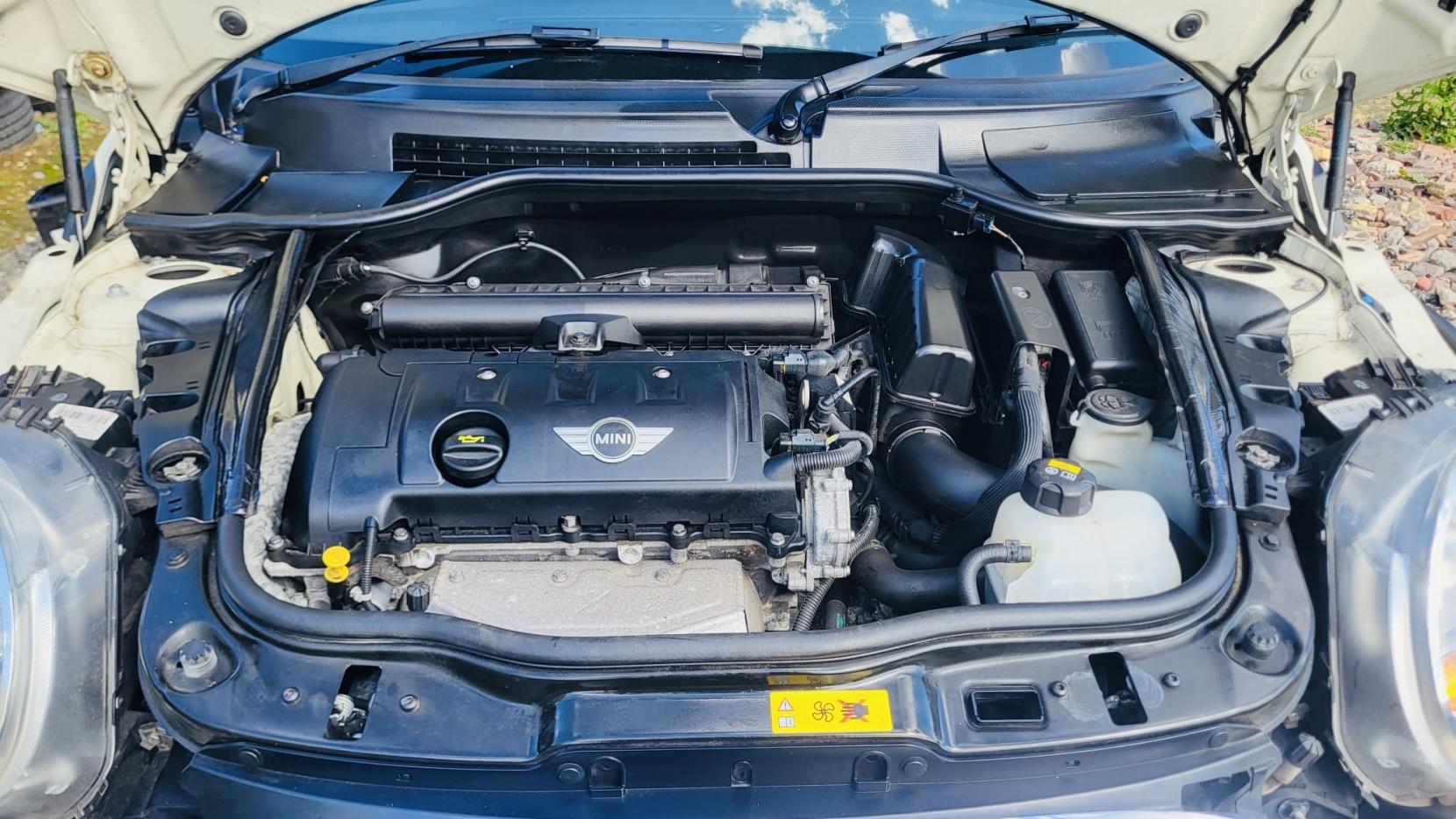 MINI Convertible 1.6 Cooper Convertible 2dr Petrol Auto Euro 6 (122 ps)