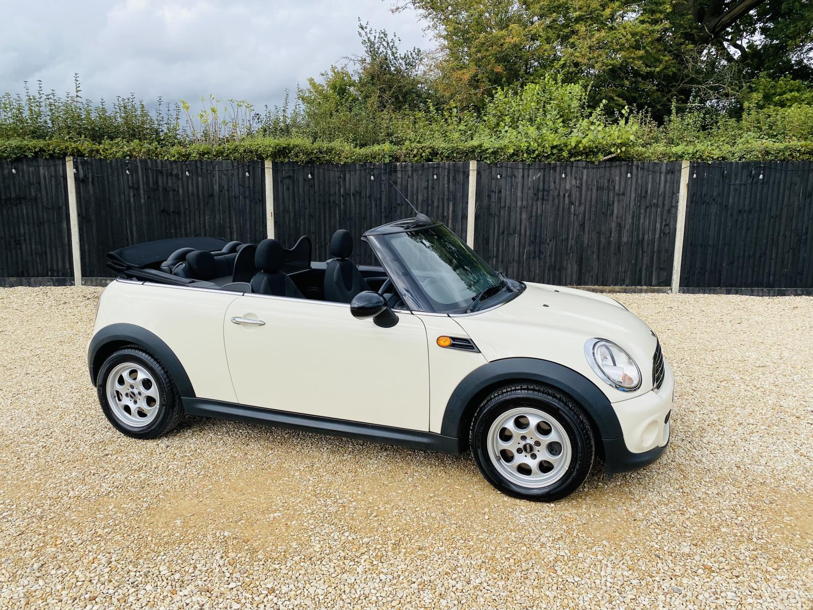 MINI Convertible 1.6 Cooper Convertible 2dr Petrol Auto Euro 6 (122 ps)