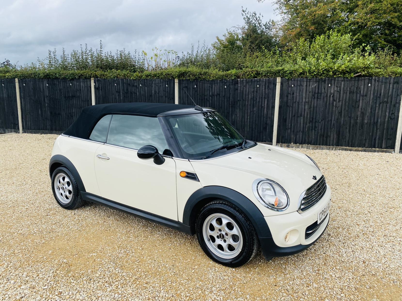 MINI Convertible 1.6 Cooper Convertible 2dr Petrol Auto Euro 6 (122 ps)