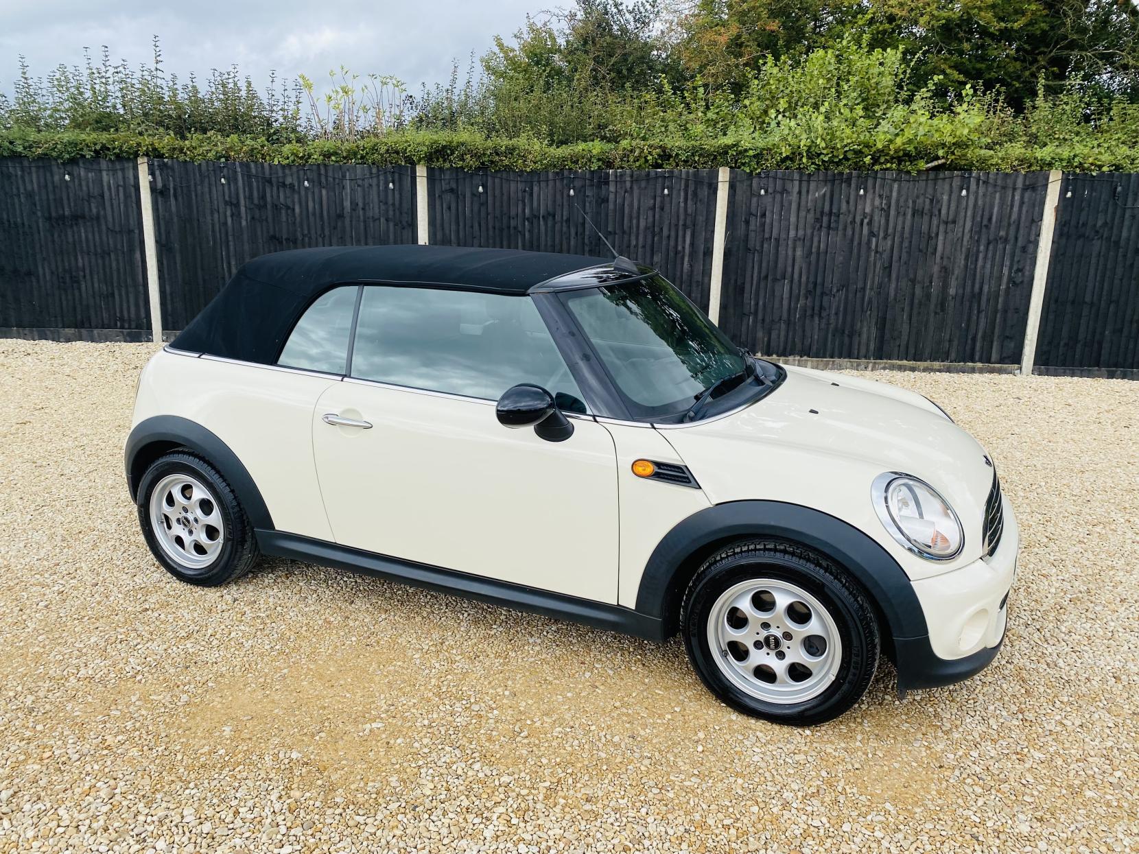 MINI Convertible 1.6 Cooper Convertible 2dr Petrol Auto Euro 6 (122 ps)