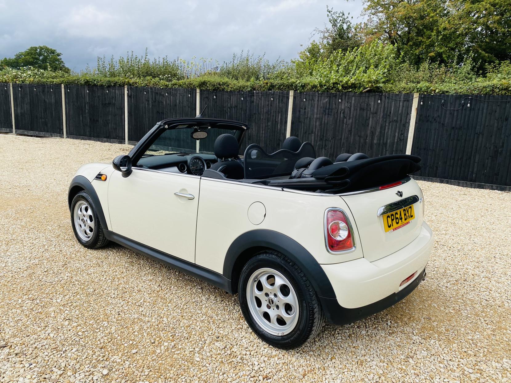 MINI Convertible 1.6 Cooper Convertible 2dr Petrol Auto Euro 6 (122 ps)