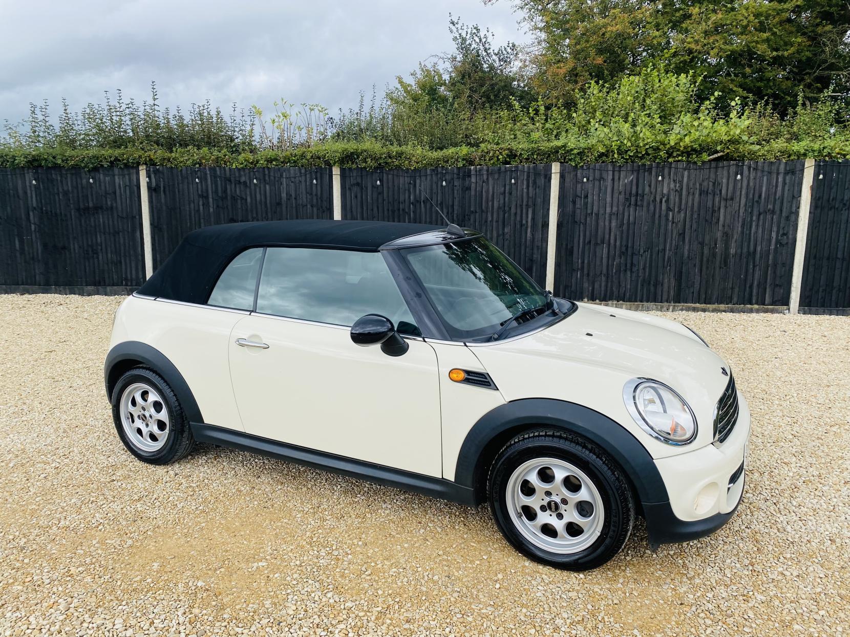 MINI Convertible 1.6 Cooper Convertible 2dr Petrol Auto Euro 6 (122 ps)