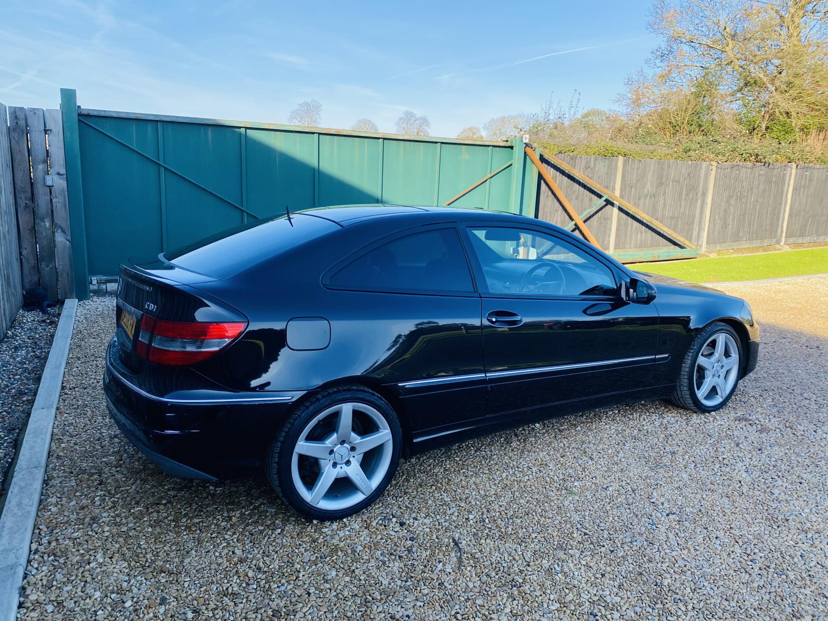 Mercedes-Benz CLC Class 2.1 CLC220 CDI Sport Coupe 3dr Diesel Auto Euro 4 (150 ps)