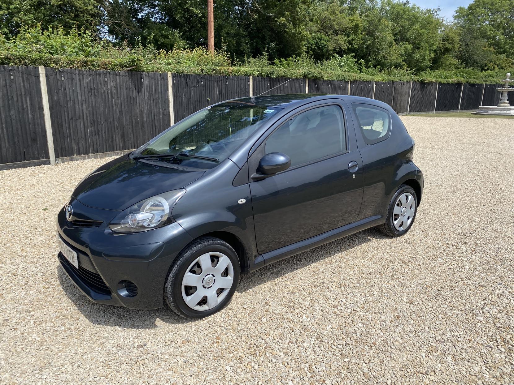 Toyota AYGO 1.0 VVT-i + Hatchback 3dr Petrol MultiMode Euro 5 (67 ps)