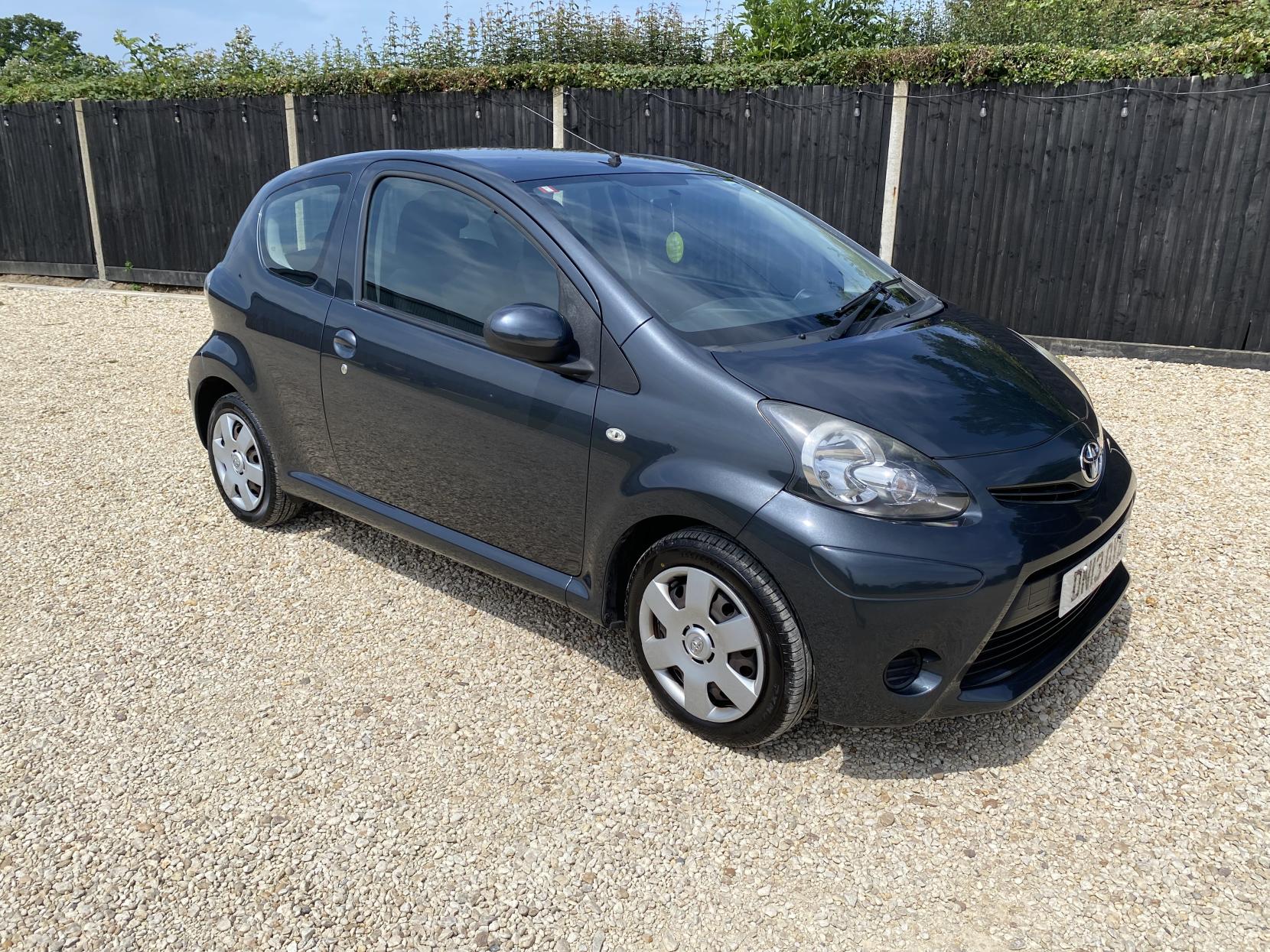Toyota AYGO 1.0 VVT-i + Hatchback 3dr Petrol MultiMode Euro 5 (67 ps)