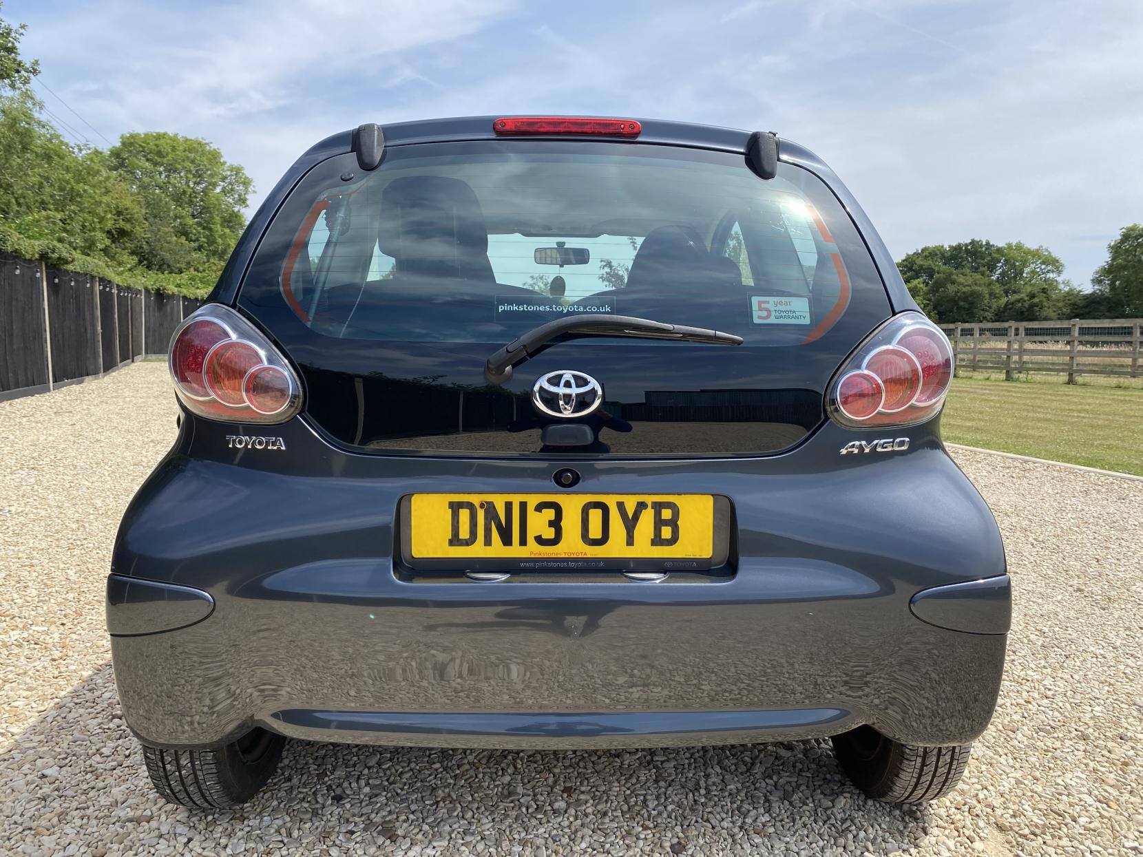 Toyota AYGO 1.0 VVT-i + Hatchback 3dr Petrol MultiMode Euro 5 (67 ps)