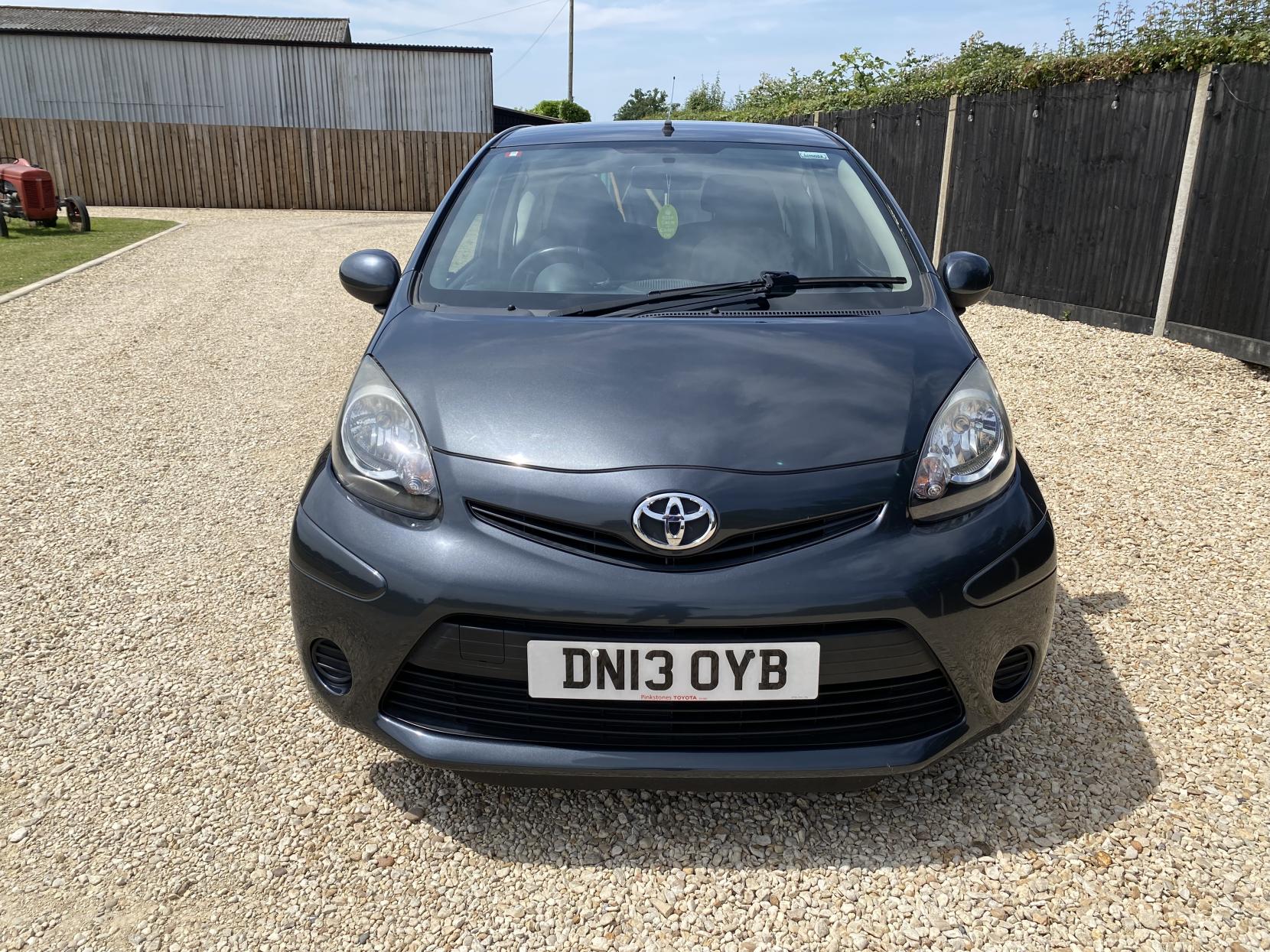 Toyota AYGO 1.0 VVT-i + Hatchback 3dr Petrol MultiMode Euro 5 (67 ps)
