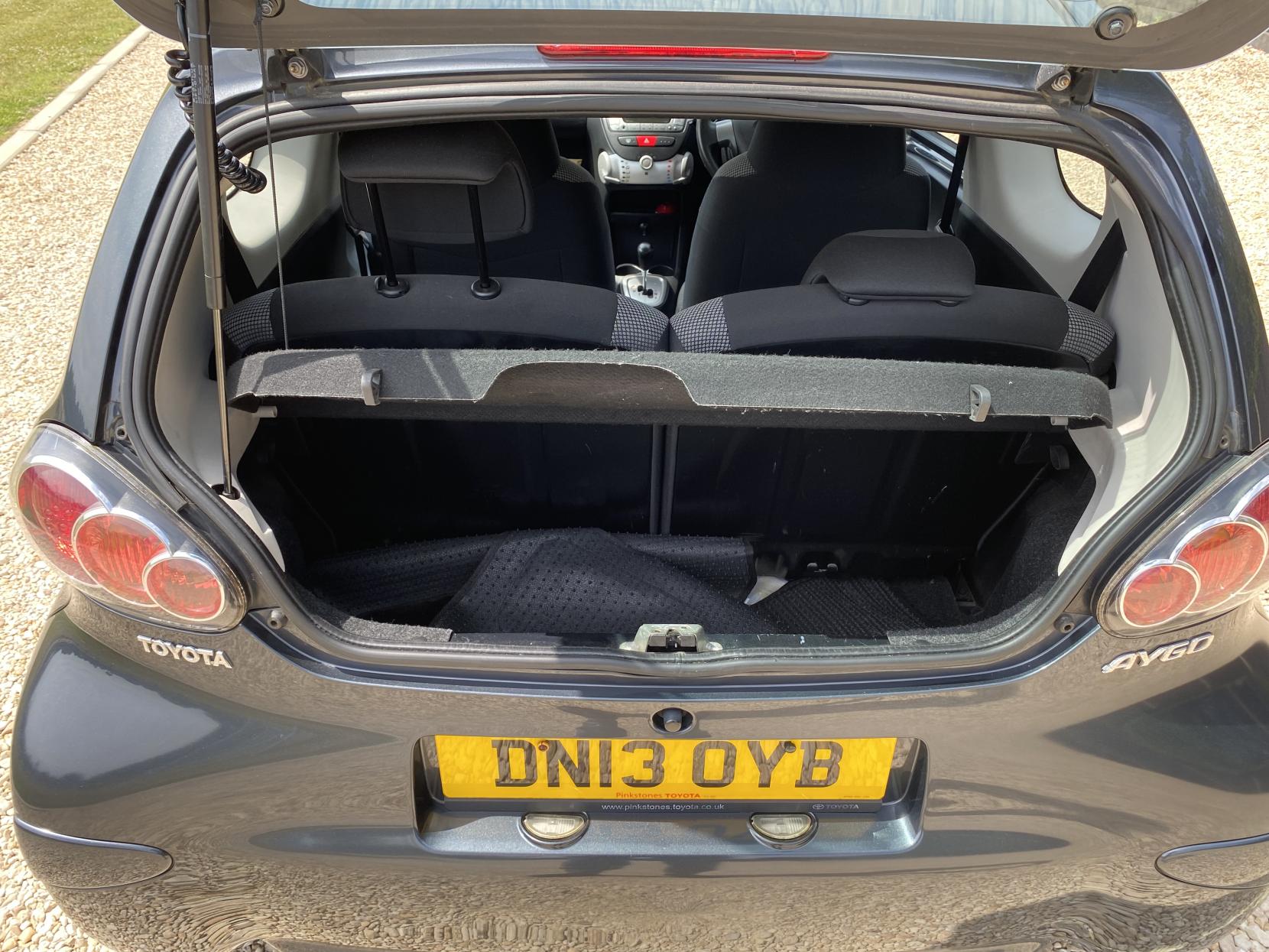 Toyota AYGO 1.0 VVT-i + Hatchback 3dr Petrol MultiMode Euro 5 (67 ps)