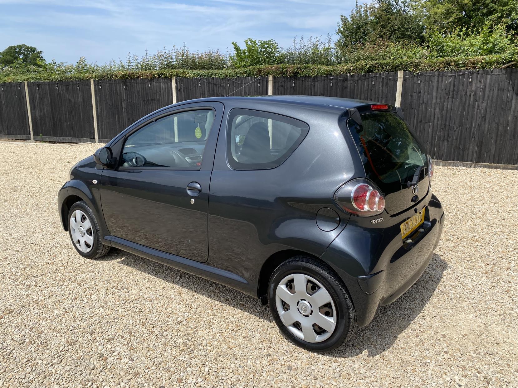Toyota AYGO 1.0 VVT-i + Hatchback 3dr Petrol MultiMode Euro 5 (67 ps)