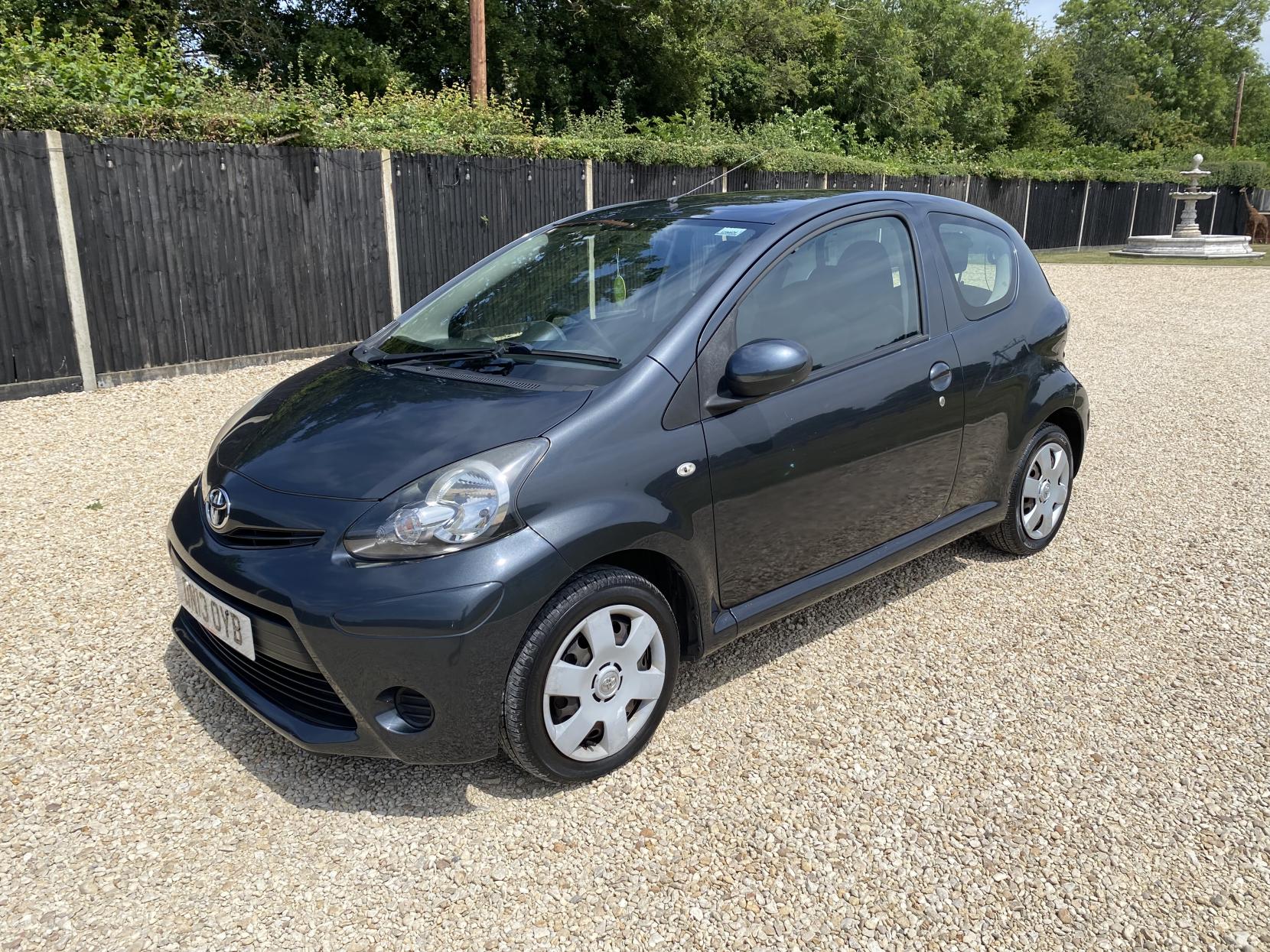Toyota AYGO 1.0 VVT-i + Hatchback 3dr Petrol MultiMode Euro 5 (67 ps)